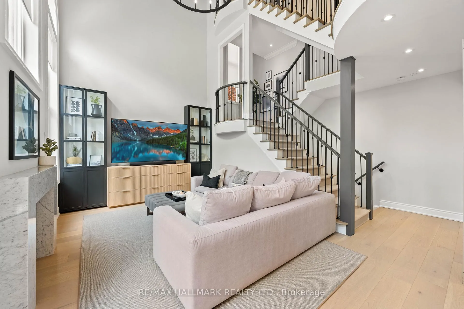 Photo 14 of 42 Yarden Drive, Vaughan, Patterson — HOMEH