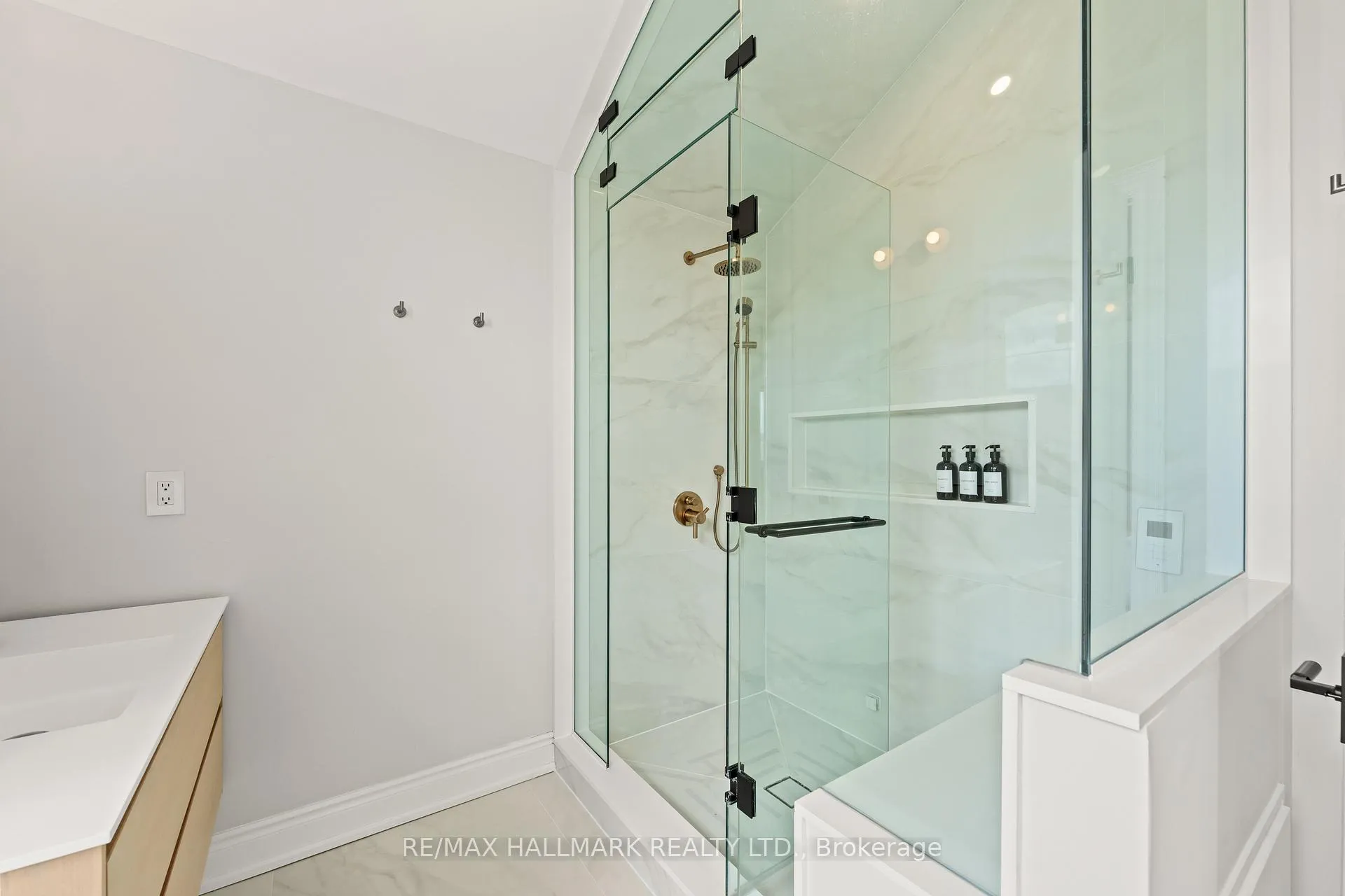 Photo 23 of 42 Yarden Drive, Vaughan, Patterson — HOMEH