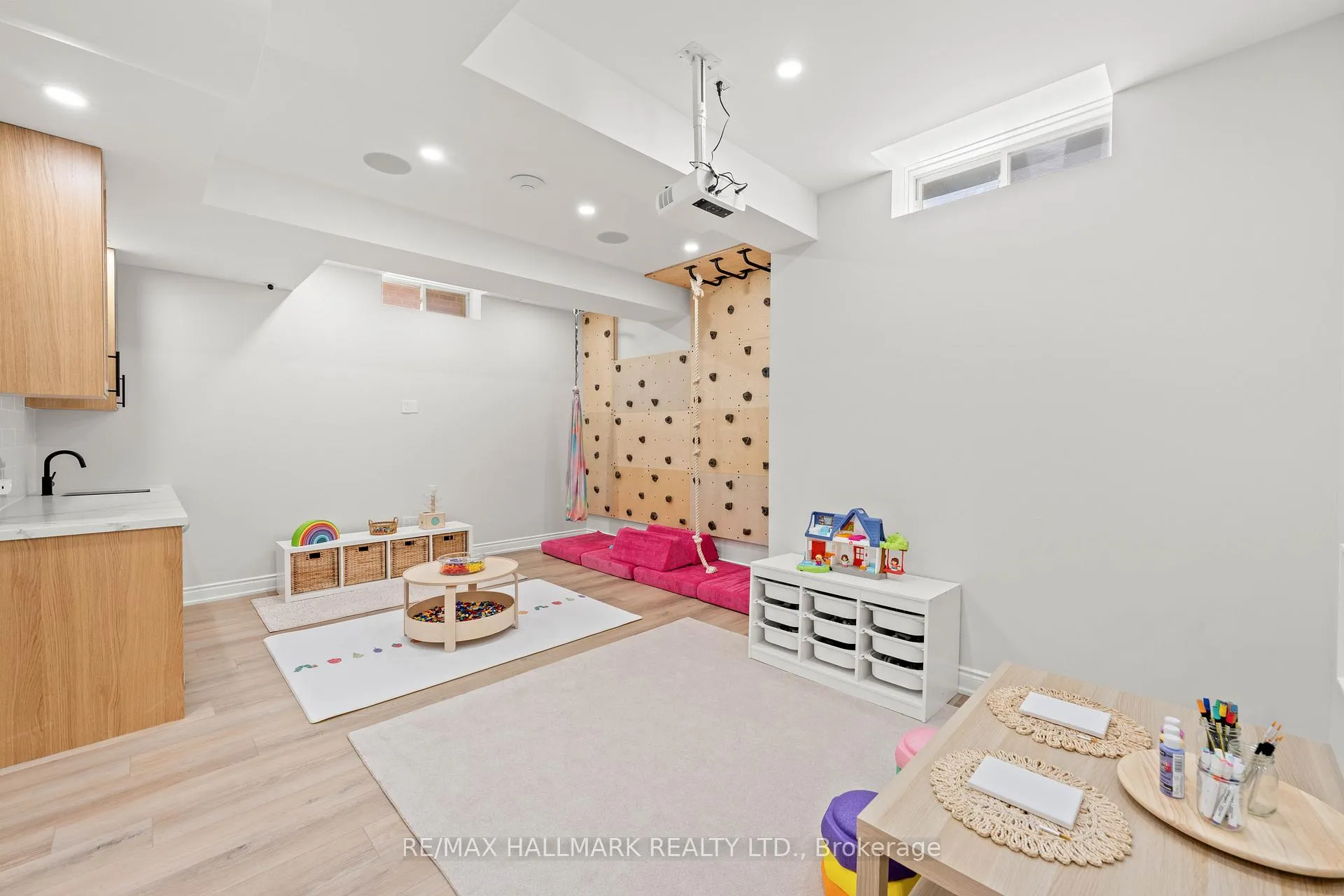 Photo 38 of 42 Yarden Drive, Vaughan, Patterson — HOMEH