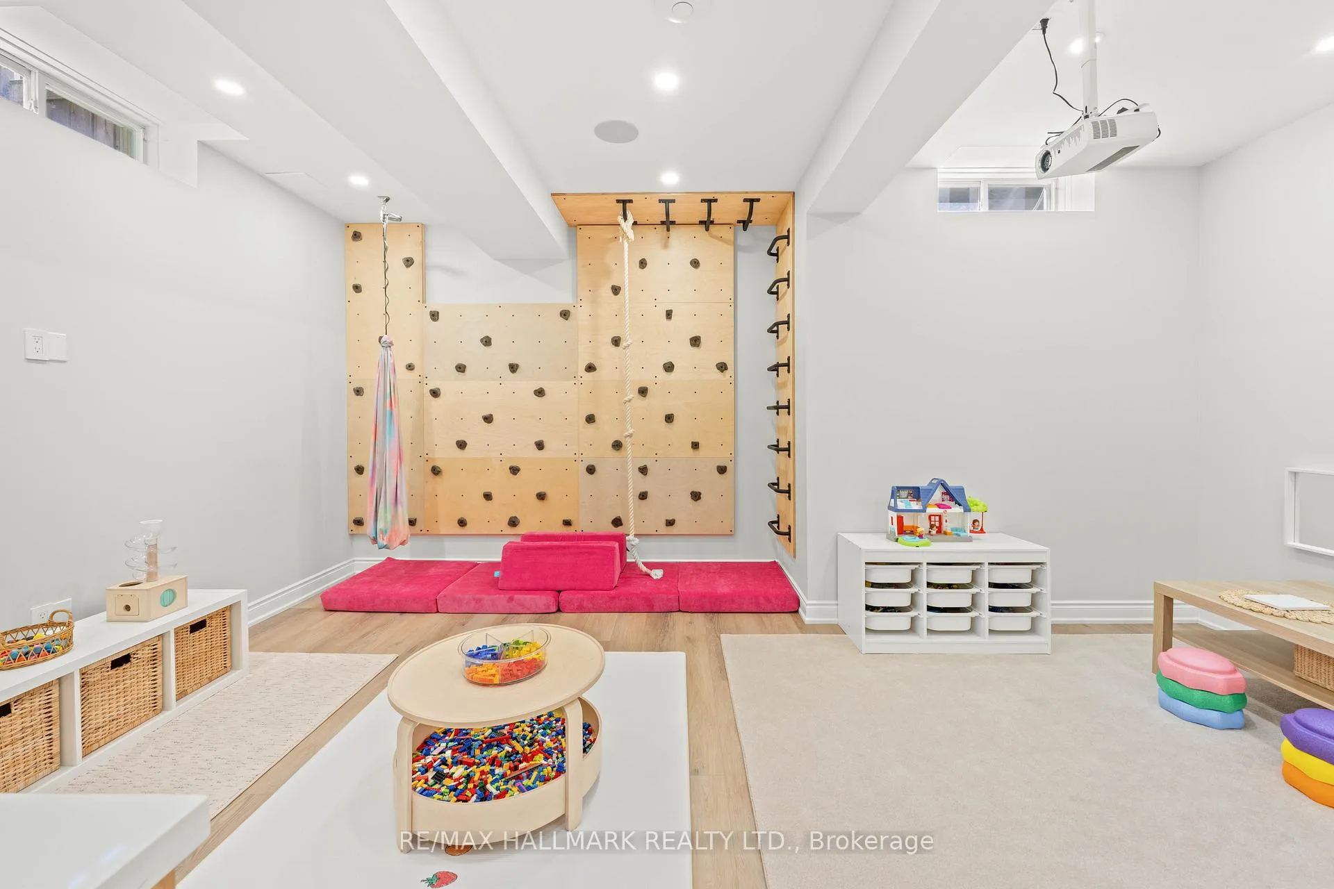 Photo 39 of 42 Yarden Drive, Vaughan, Patterson — HOMEH