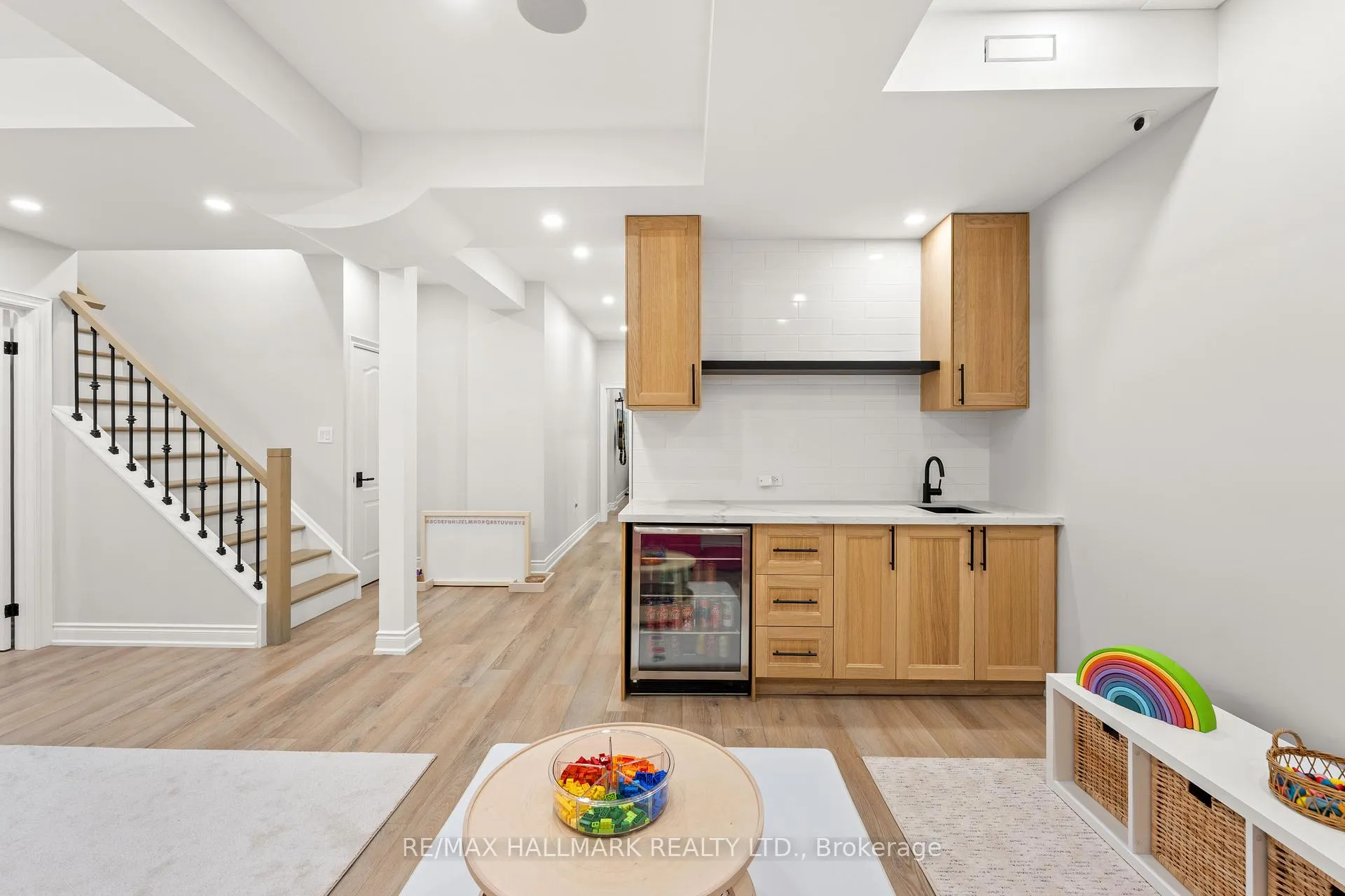 Photo 40 of 42 Yarden Drive, Vaughan, Patterson — HOMEH