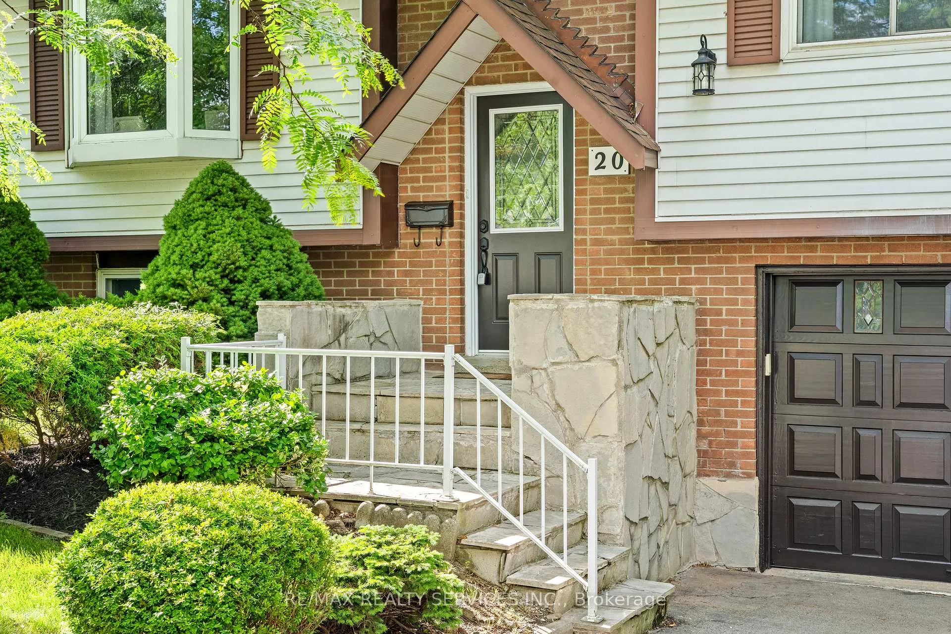 Photo 3 of 20 Linkdale Road, Brampton, Brampton North — HOMEH