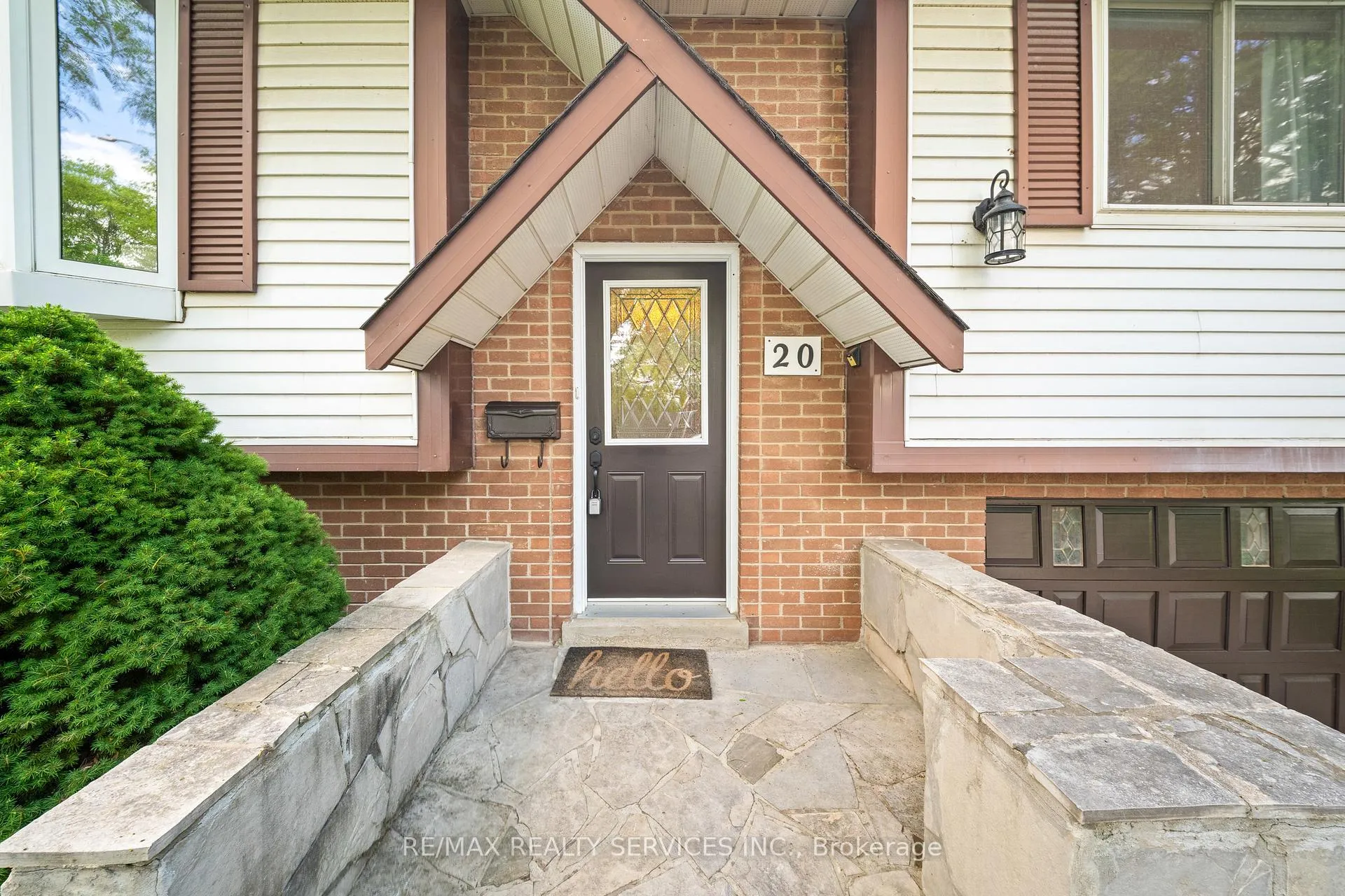 Photo 4 of 20 Linkdale Road, Brampton, Brampton North — HOMEH