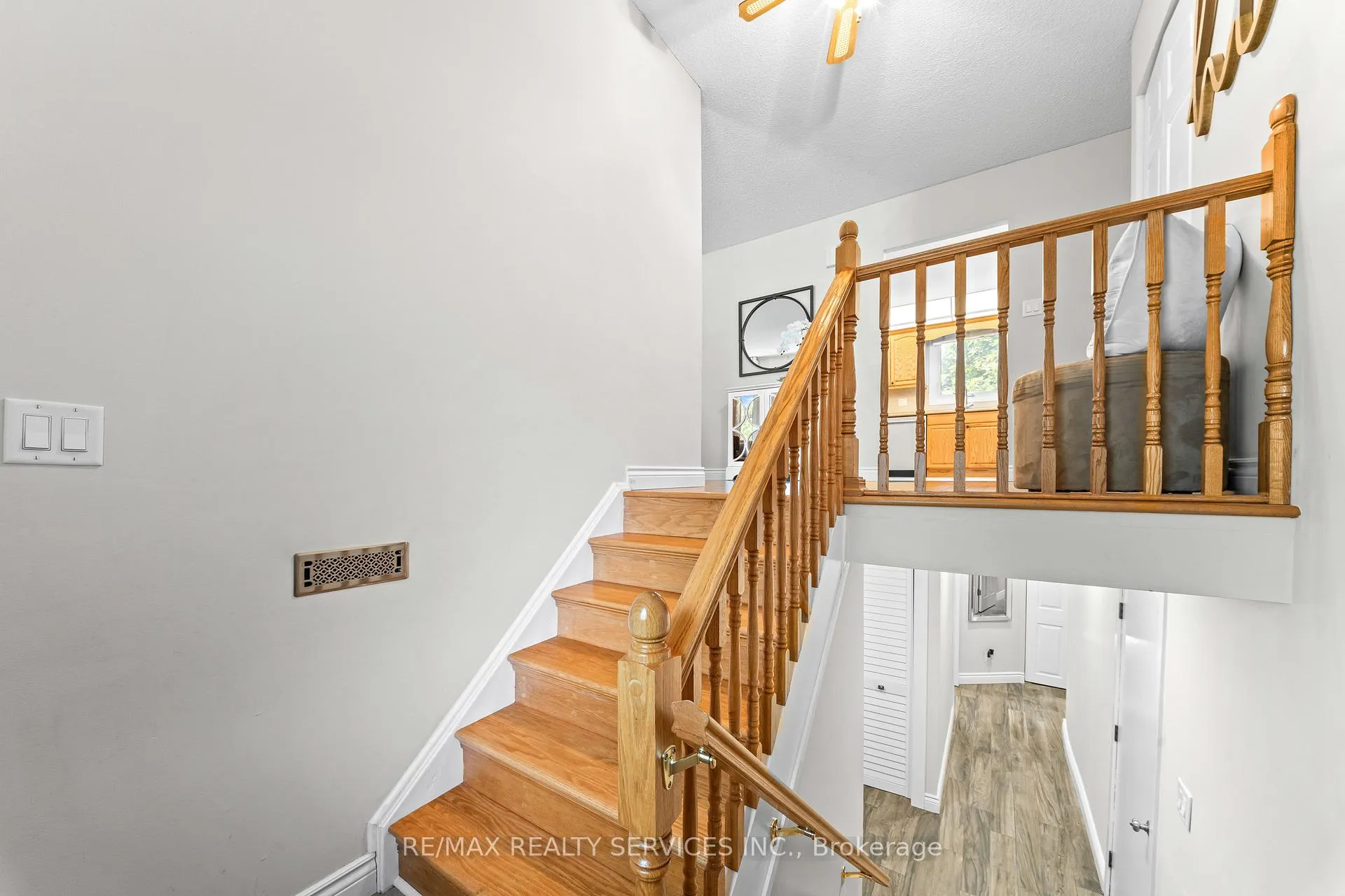 Photo 6 of 20 Linkdale Road, Brampton, Brampton North — HOMEH