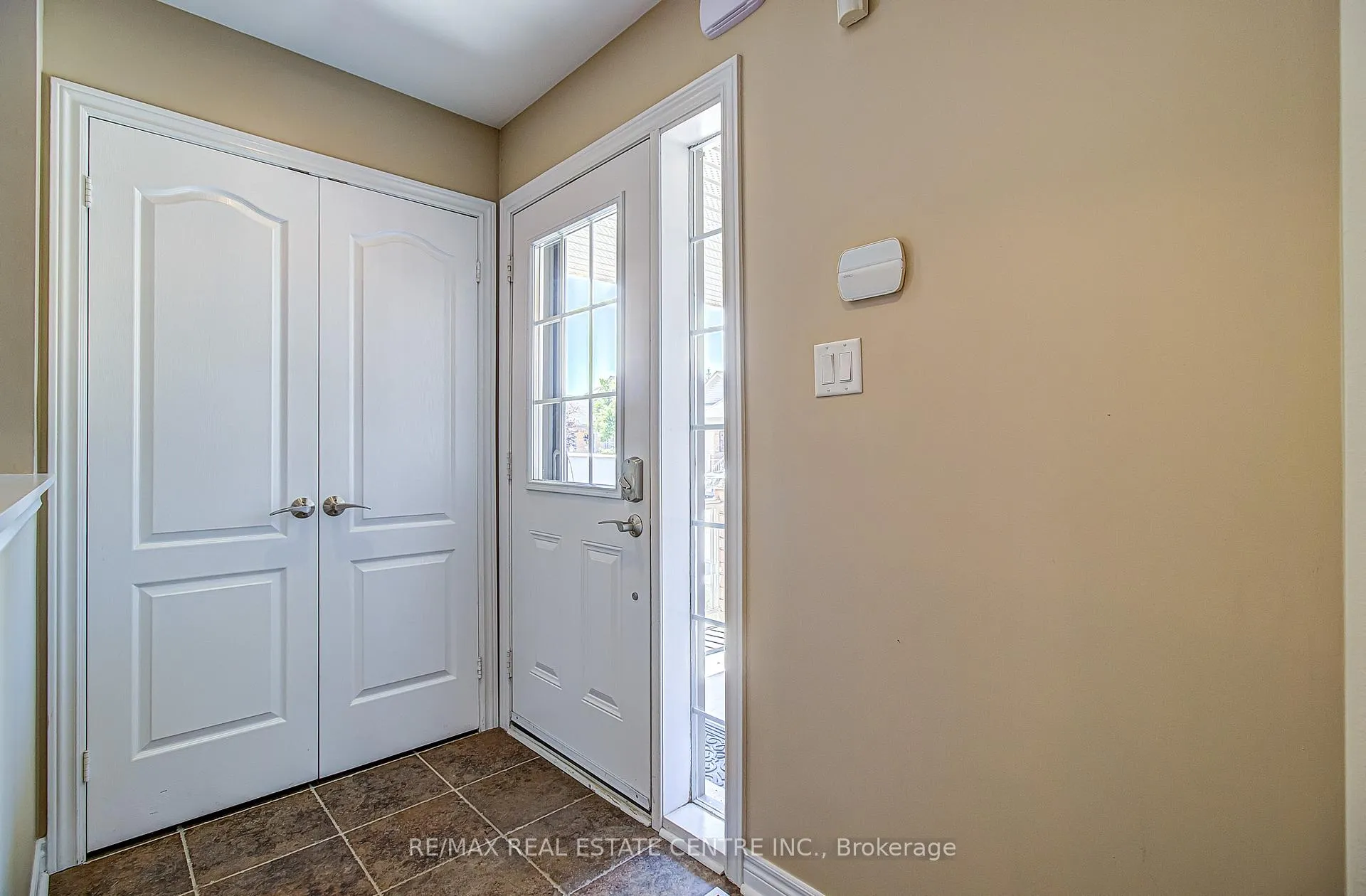 Photo 4 of 11 Fairvalley Street, Brampton, Sandringham-Wellington — HOMEH