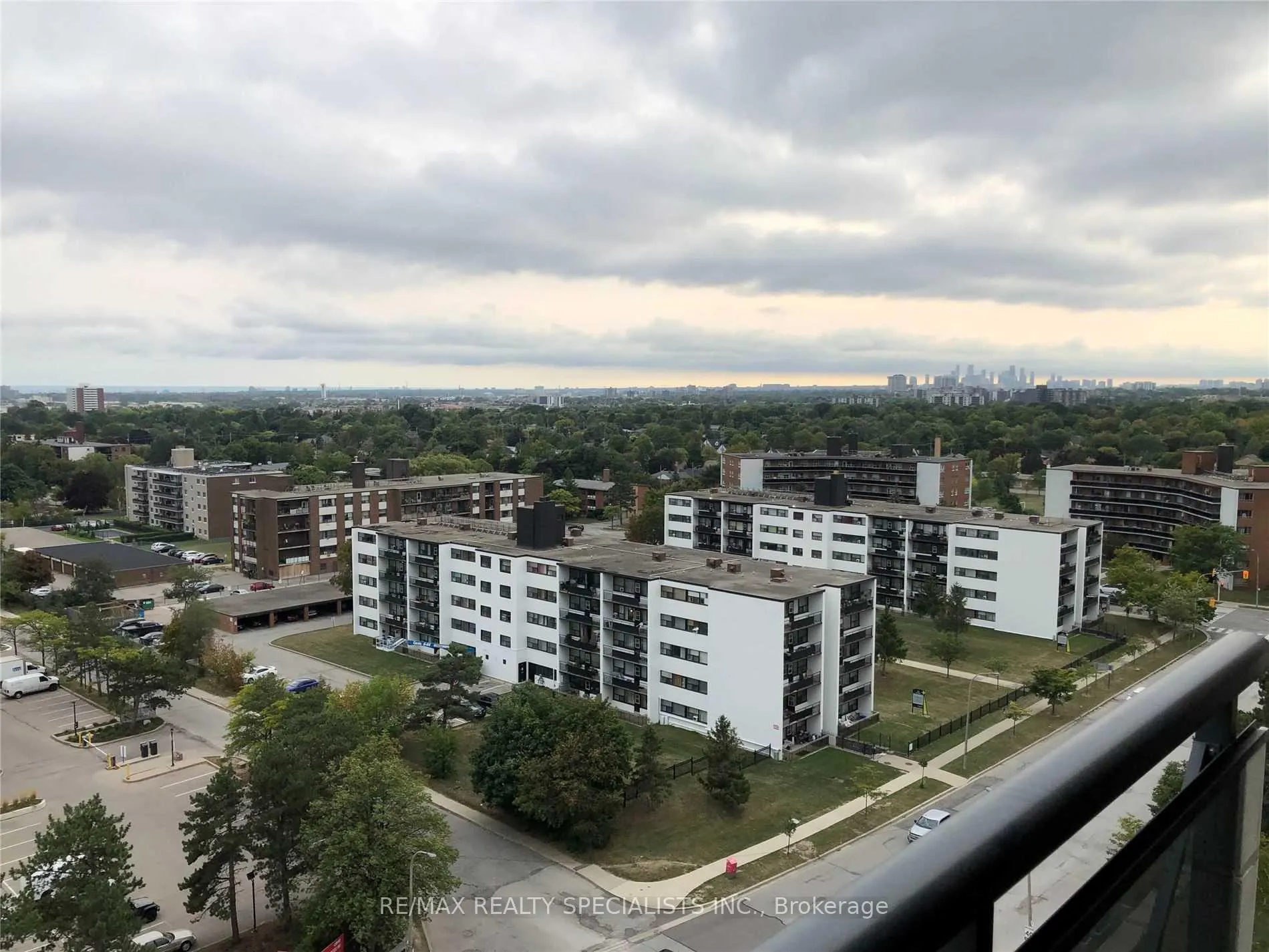 Photo 8 of Unit 1007, 6 Eva Road, Etobicoke, Etobicoke West Mall — HOMEH