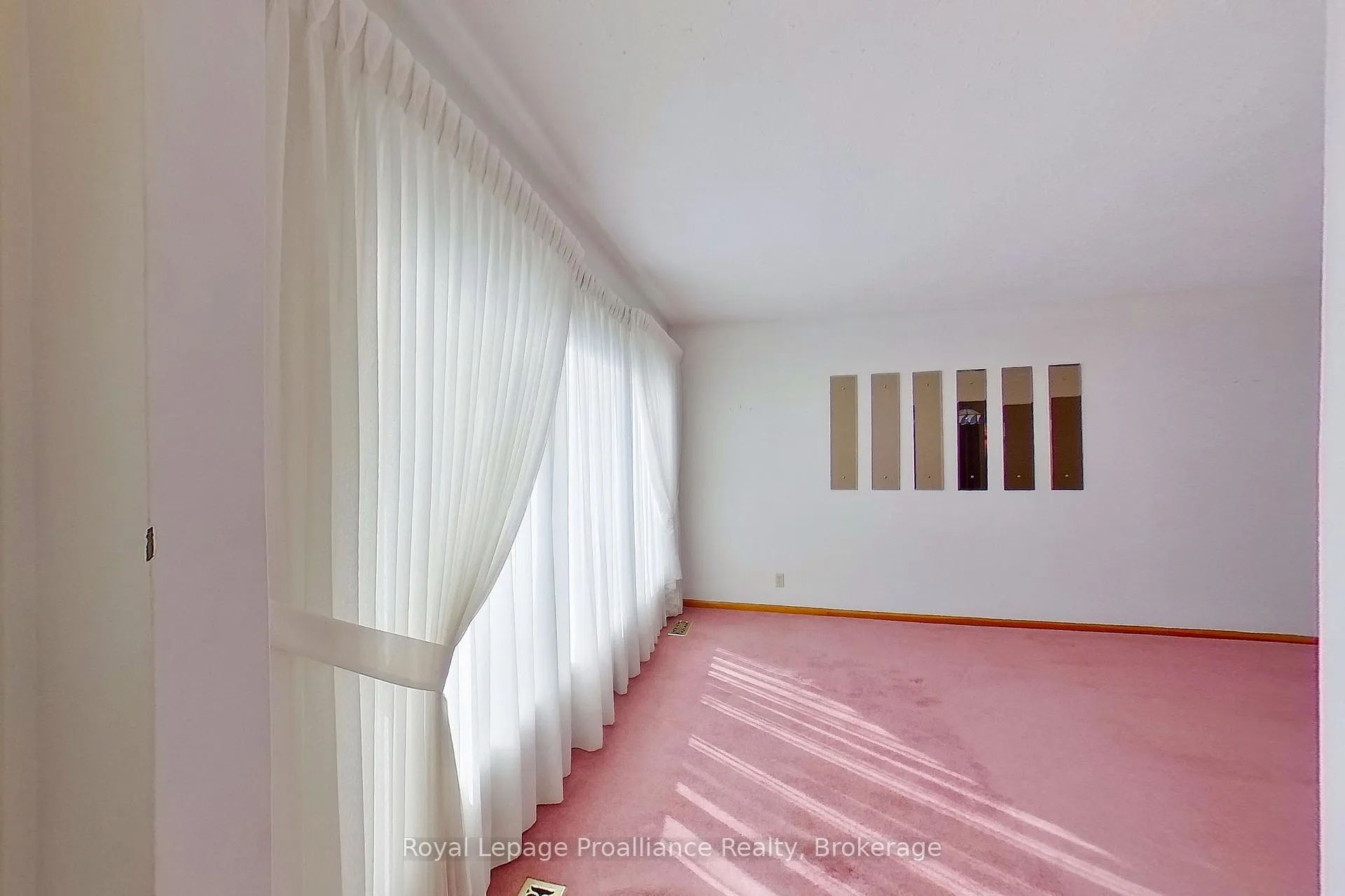 Photo 5 of 114 Rollins Drive, Belleville, Belleville Ward — HOMEH