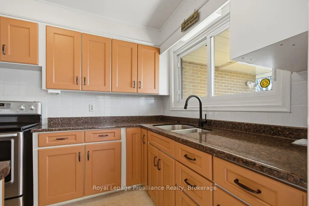 Photo 8 of 114 Rollins Drive, Belleville, Belleville Ward — HOMEH