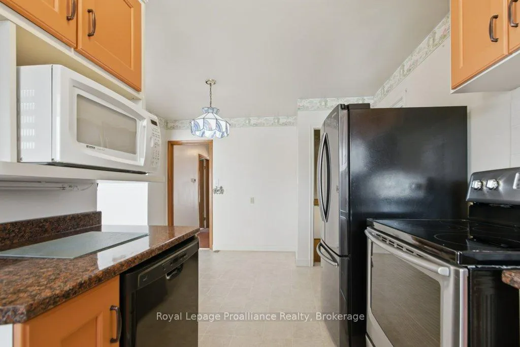 Photo 11 of 114 Rollins Drive, Belleville, Belleville Ward — HOMEH