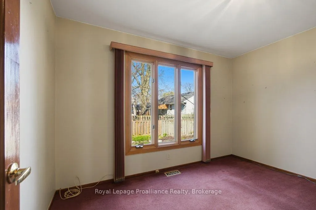 Photo 18 of 114 Rollins Drive, Belleville, Belleville Ward — HOMEH