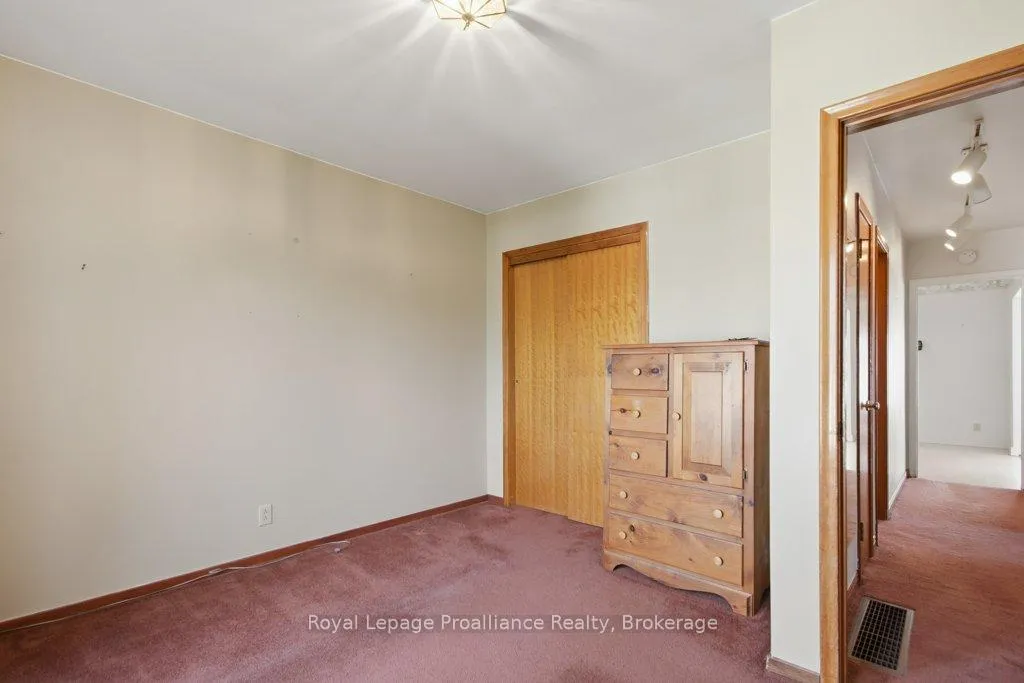 Photo 19 of 114 Rollins Drive, Belleville, Belleville Ward — HOMEH
