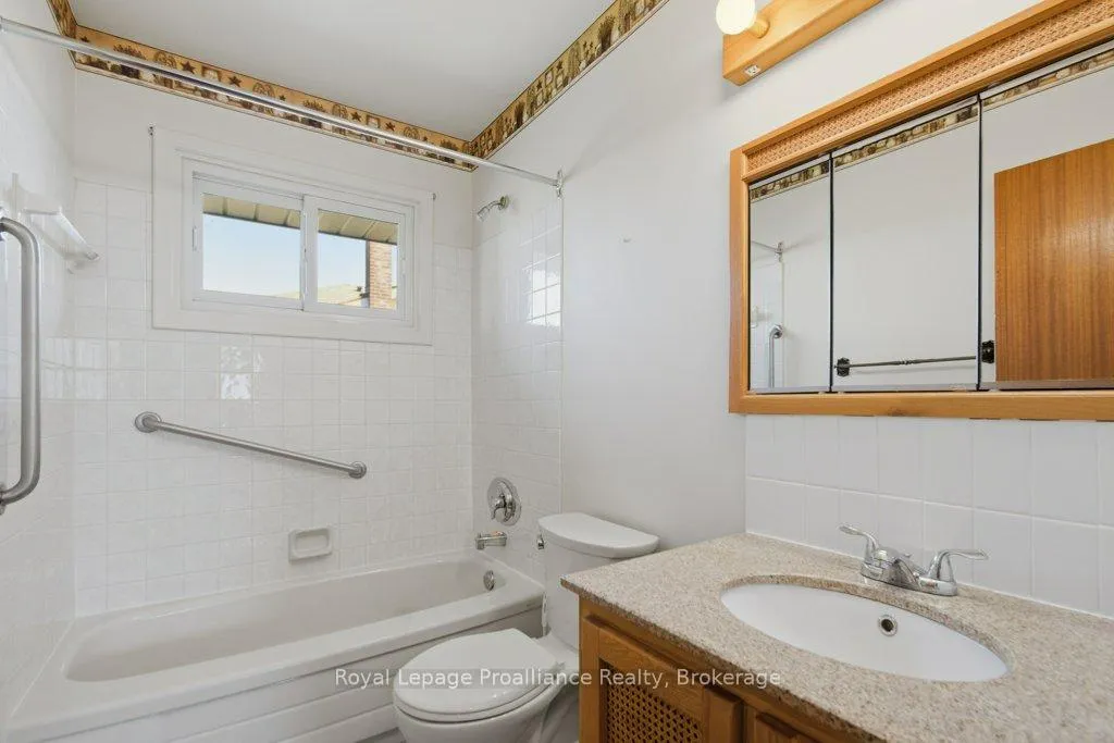 Photo 23 of 114 Rollins Drive, Belleville, Belleville Ward — HOMEH