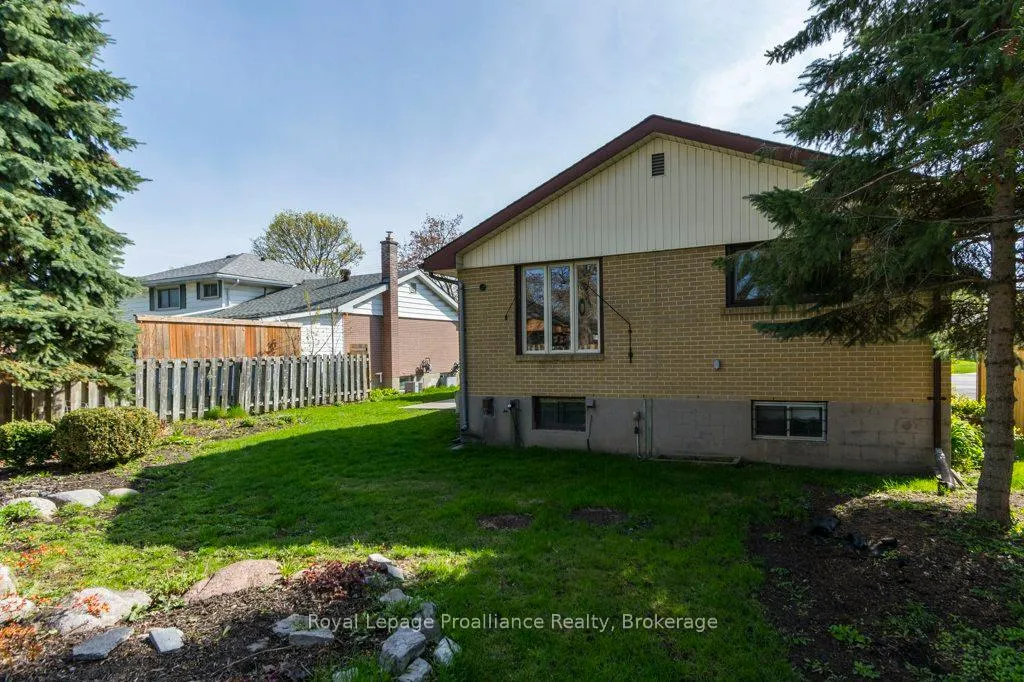Photo 36 of 114 Rollins Drive, Belleville, Belleville Ward — HOMEH