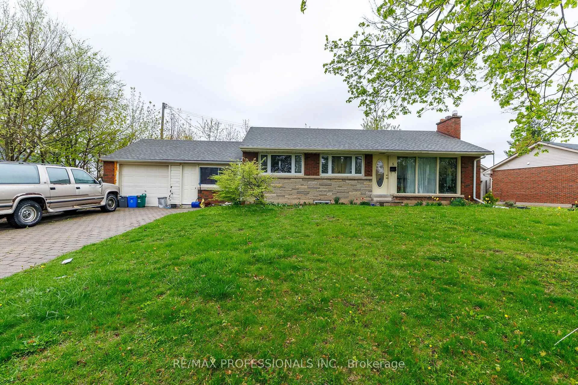 Photo 2 of Unit BSMT, 5 Bryne Boulevard, Barrie, 400 West — HOMEH