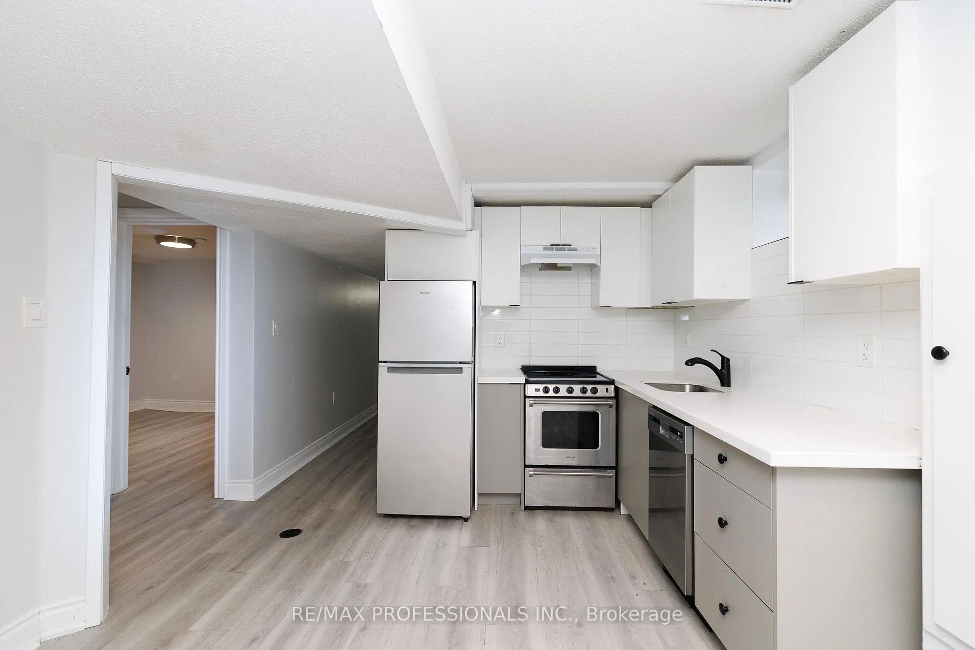 Photo 4 of Unit BSMT, 5 Bryne Boulevard, Barrie, 400 West — HOMEH