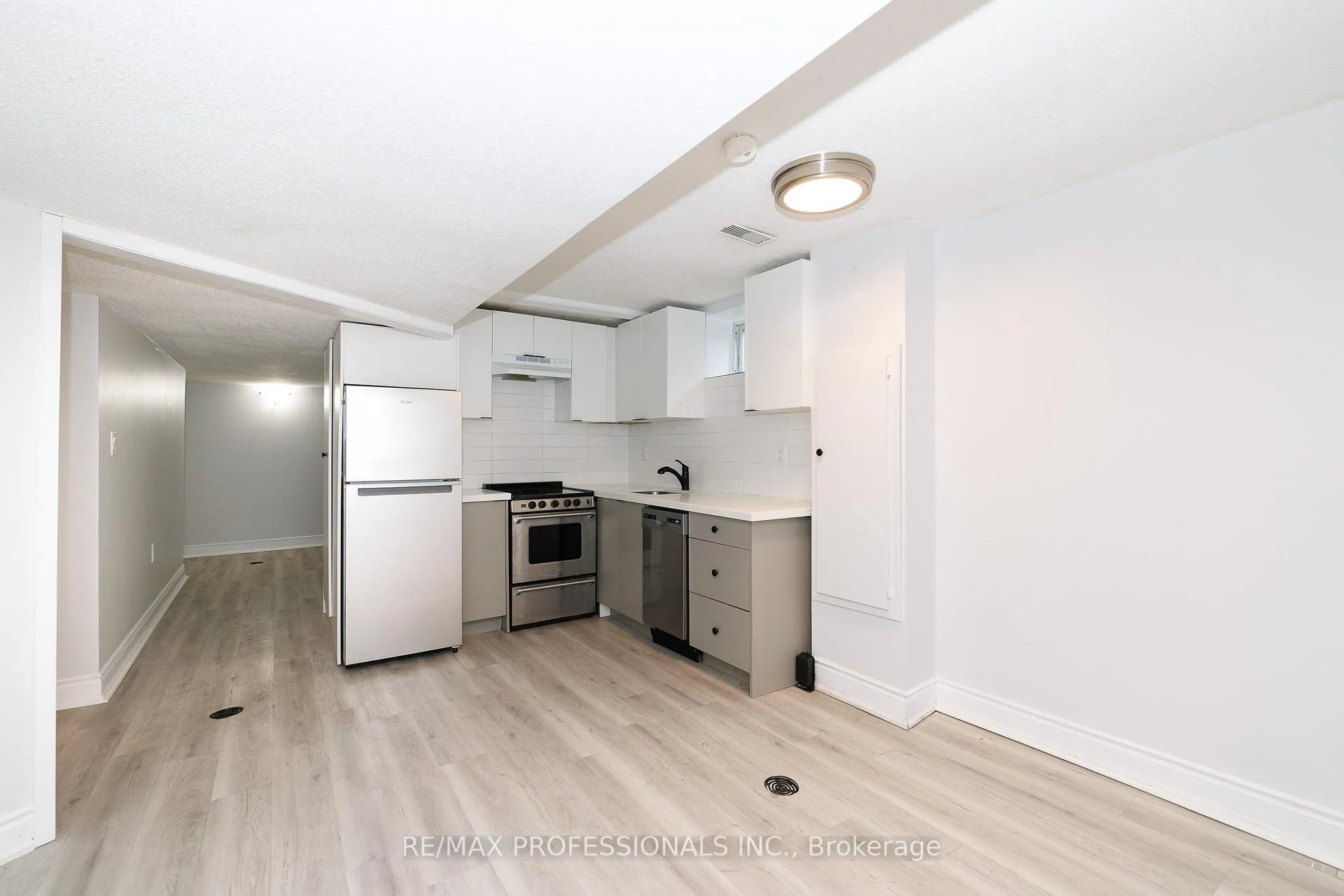 Photo 5 of Unit BSMT, 5 Bryne Boulevard, Barrie, 400 West — HOMEH
