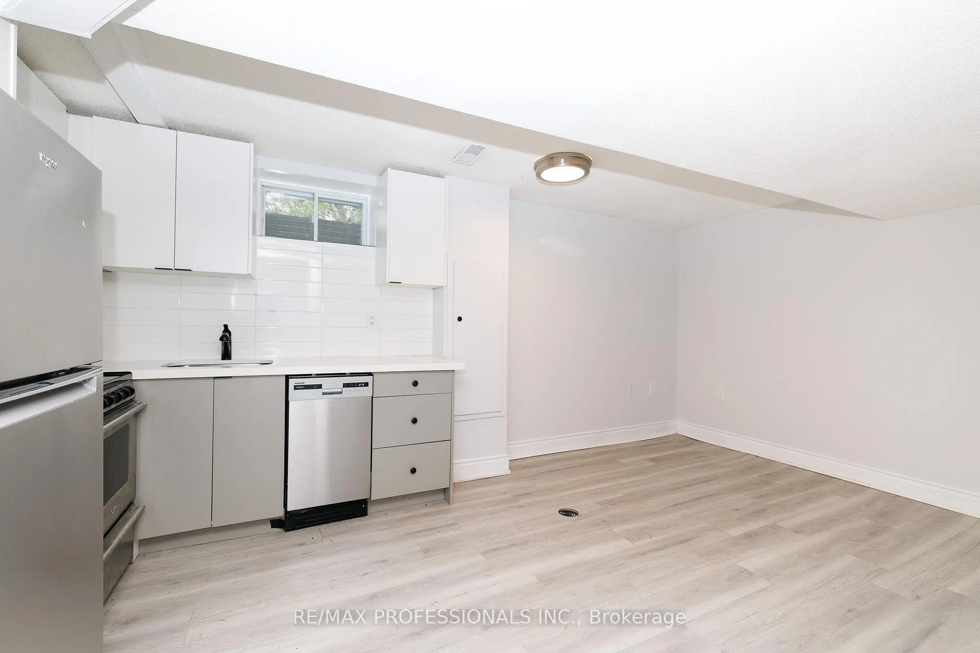 Photo 6 of Unit BSMT, 5 Bryne Boulevard, Barrie, 400 West — HOMEH