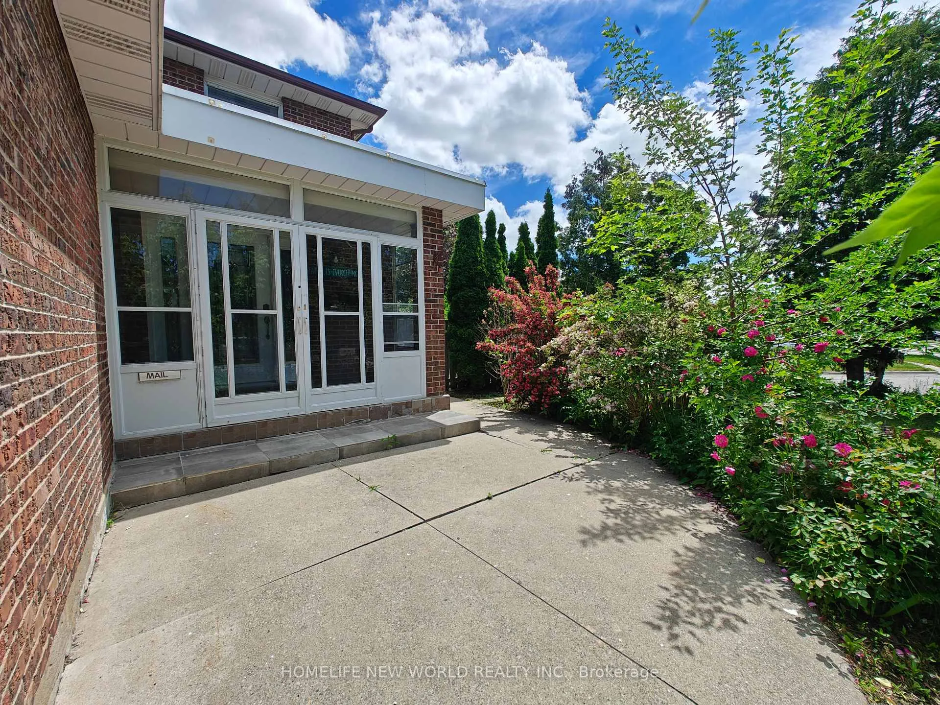 Photo 2 of 205 Risebrough Circuit, Markham, Milliken Mills West — HOMEH