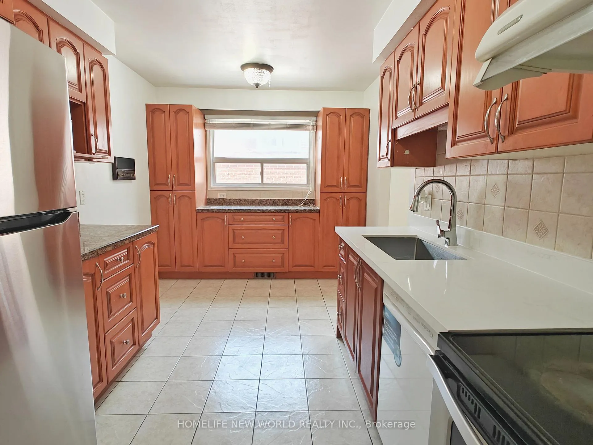 Photo 5 of 205 Risebrough Circuit, Markham, Milliken Mills West — HOMEH