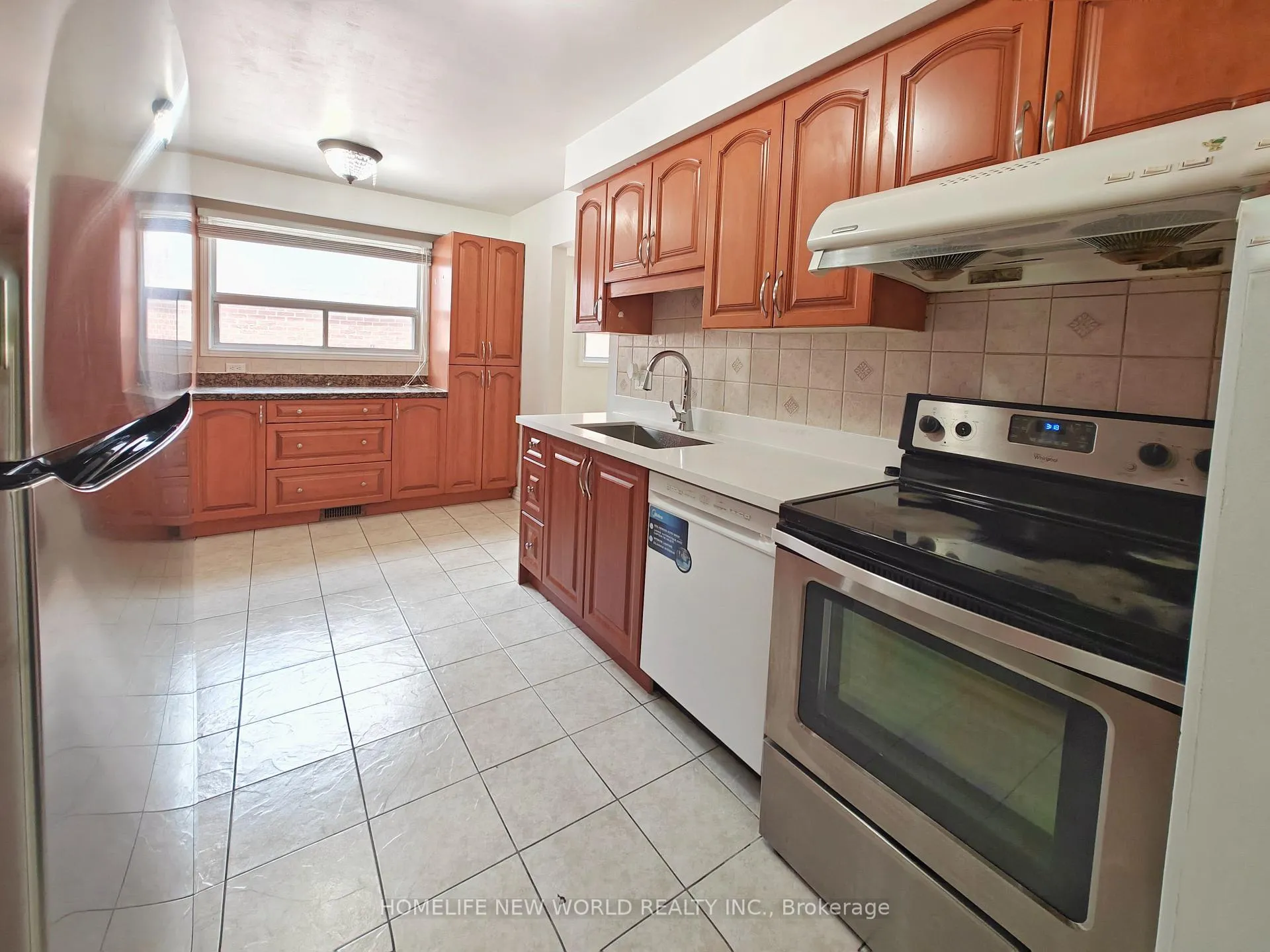 Photo 6 of 205 Risebrough Circuit, Markham, Milliken Mills West — HOMEH