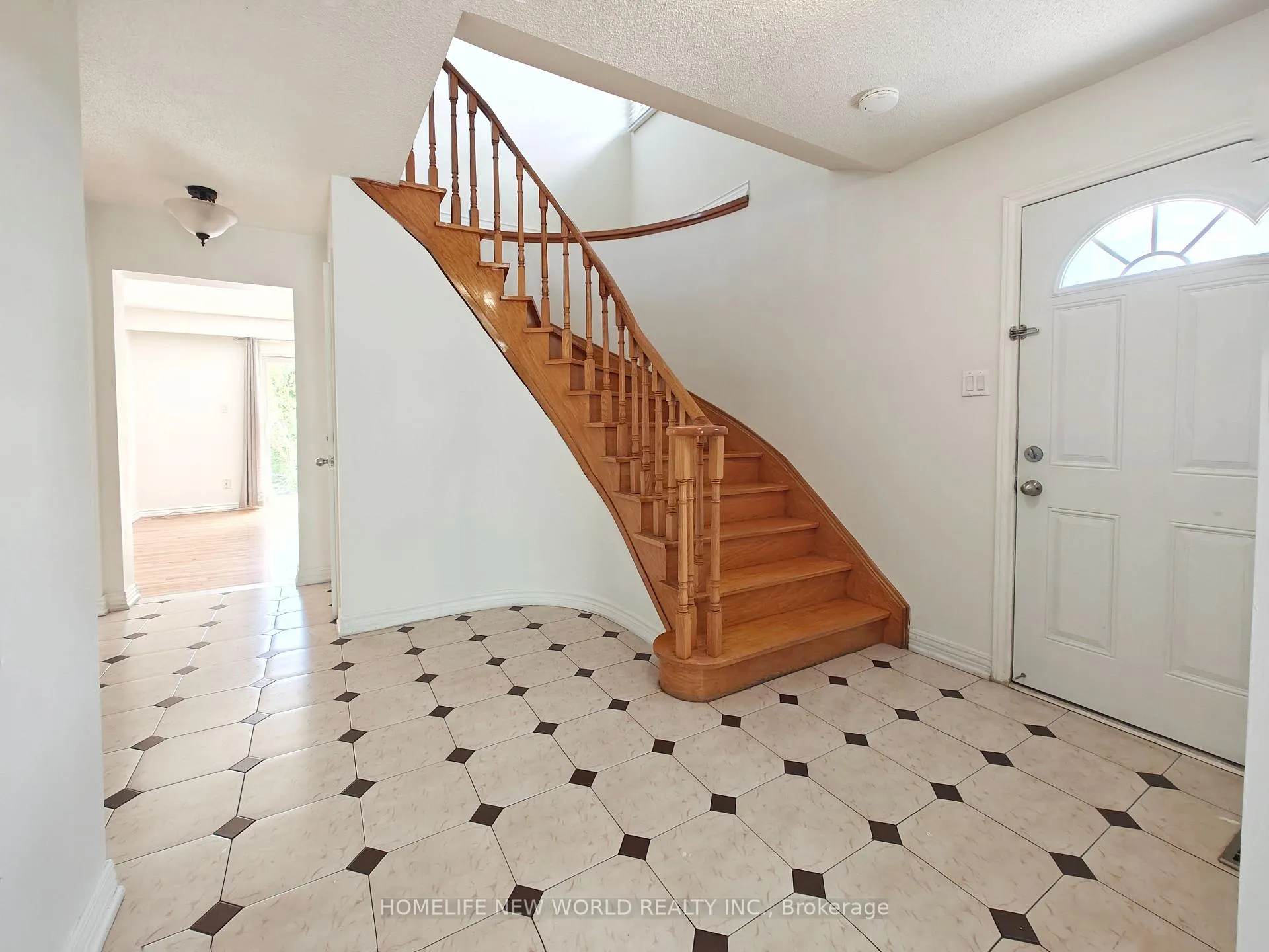 Photo 8 of 205 Risebrough Circuit, Markham, Milliken Mills West — HOMEH