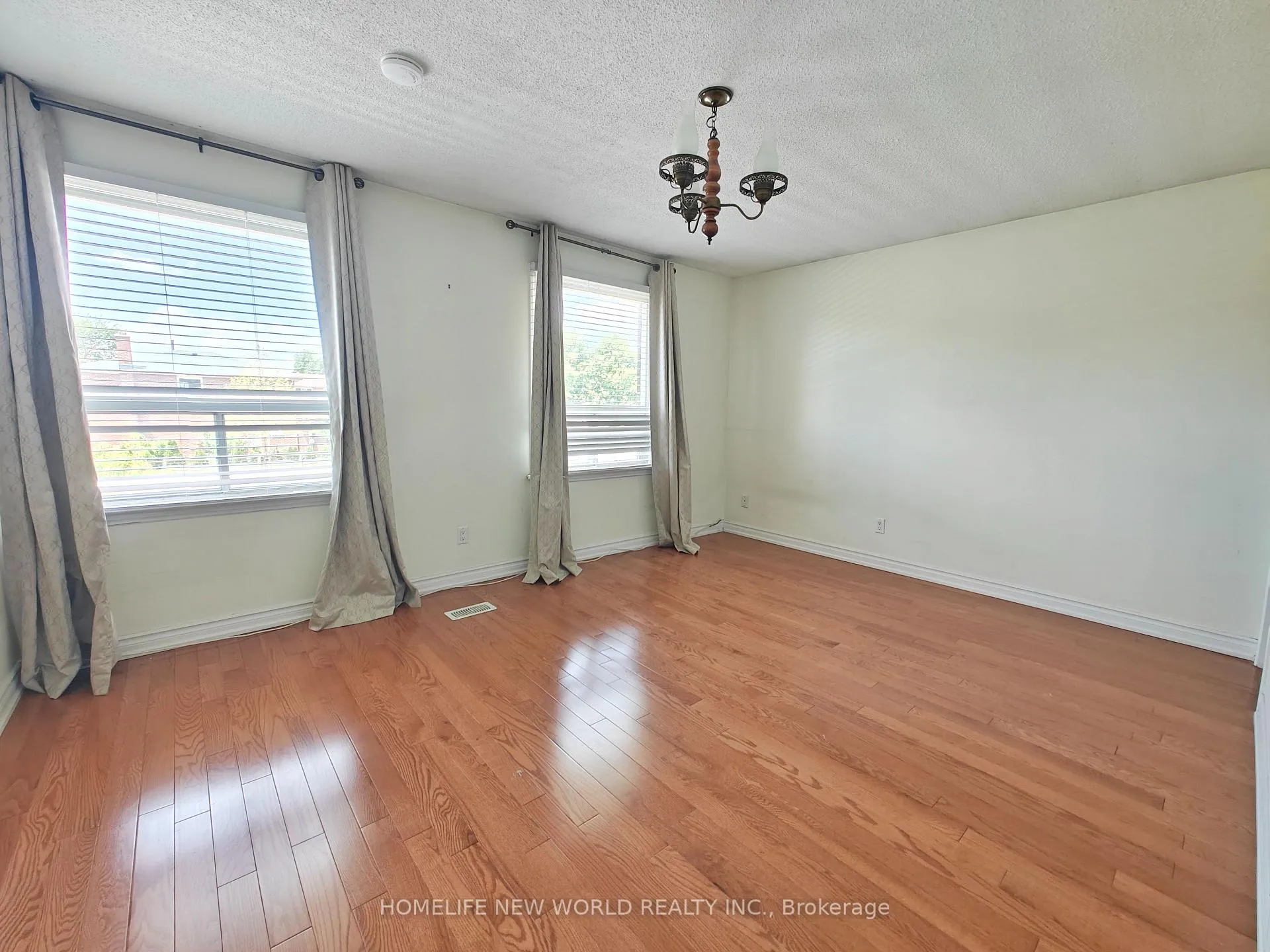 Photo 9 of 205 Risebrough Circuit, Markham, Milliken Mills West — HOMEH