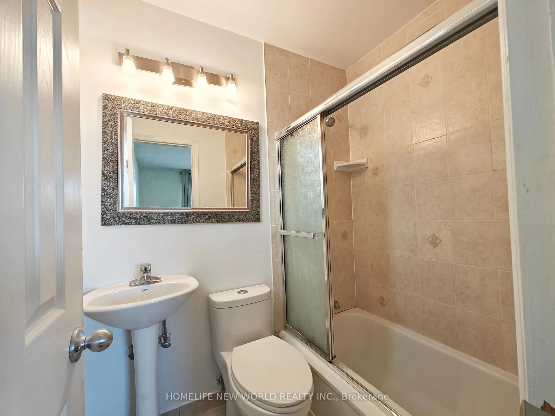 Photo 10 of 205 Risebrough Circuit, Markham, Milliken Mills West — HOMEH