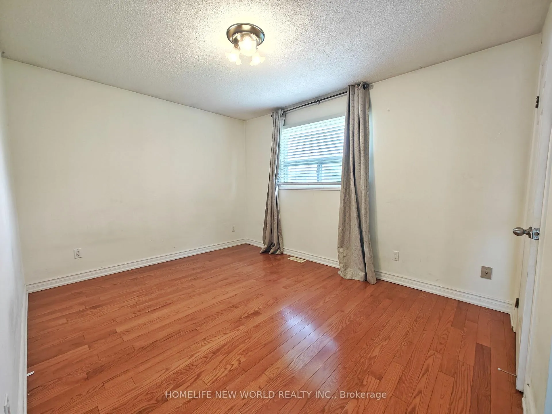 Photo 11 of 205 Risebrough Circuit, Markham, Milliken Mills West — HOMEH