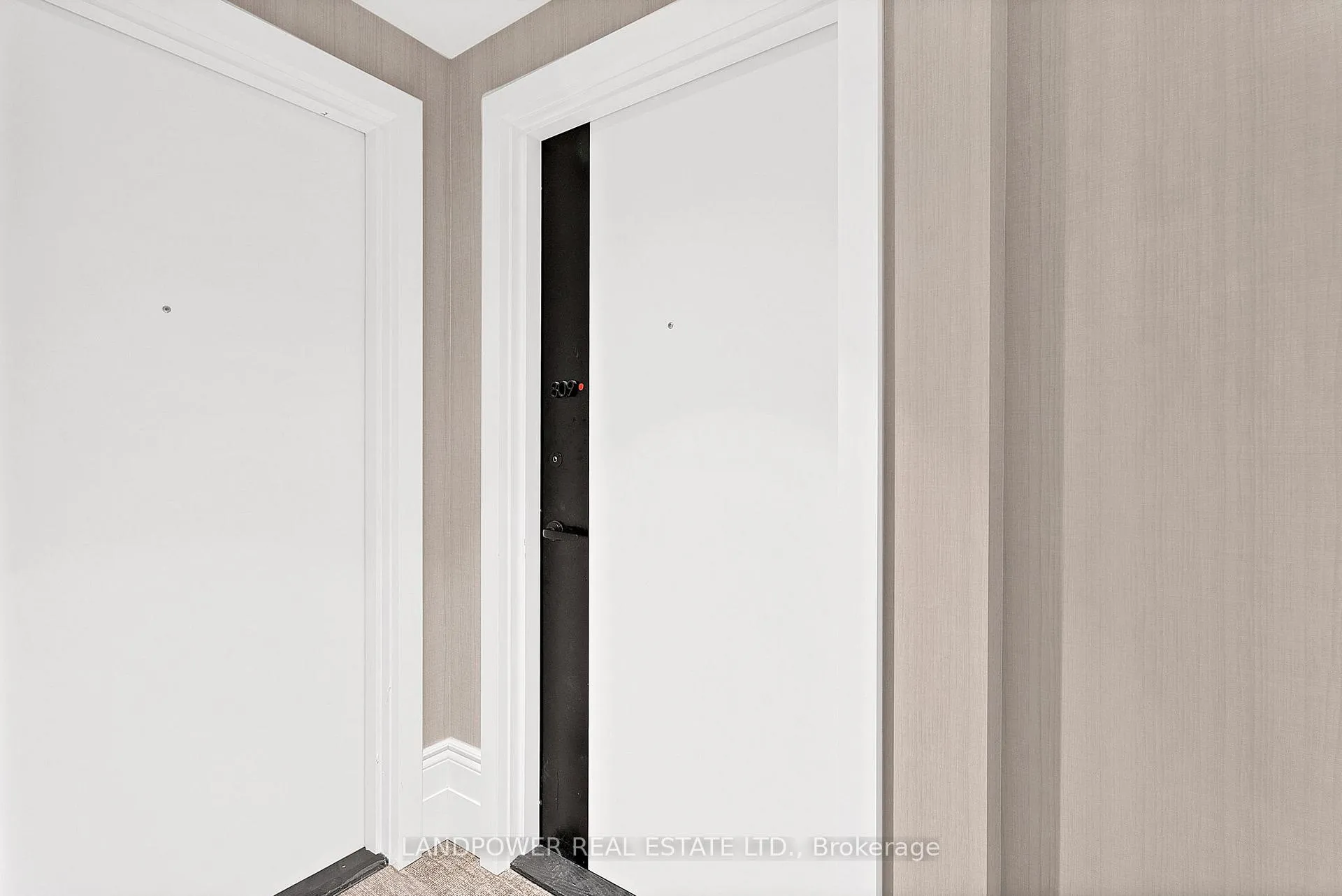 Photo 5 of Unit 809, 9 Clegg Road, Markham, Unionville — HOMEH