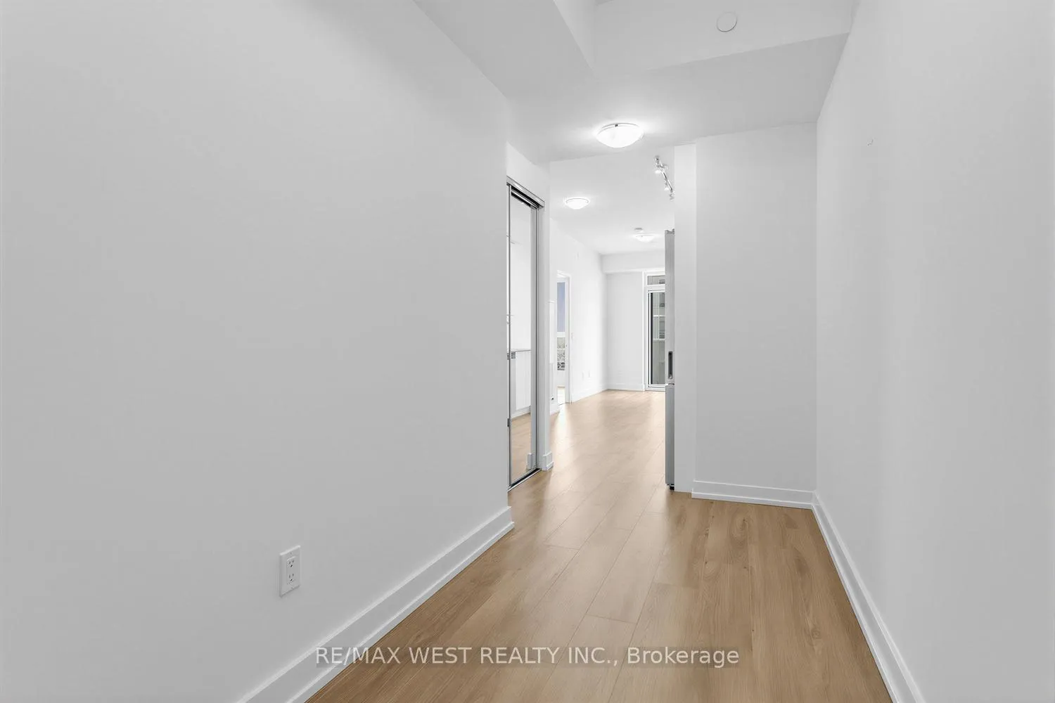 Photo 3 of Unit 2222, 498 Caldari Road, Vaughan, Concord — HOMEH