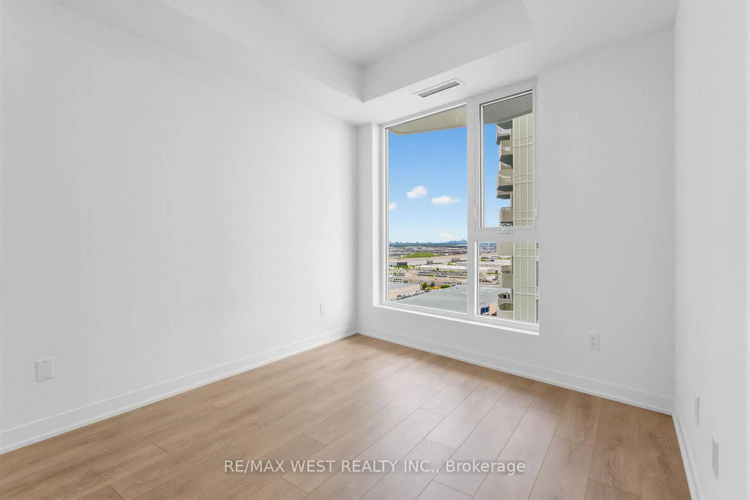 Photo 12 of Unit 2222, 498 Caldari Road, Vaughan, Concord — HOMEH