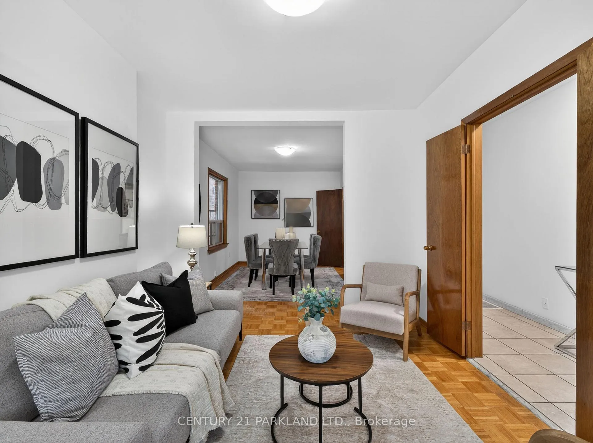 Photo 5 of 26 Earlscourt Avenue, Toronto, Corso Italia-Davenport — HOMEH