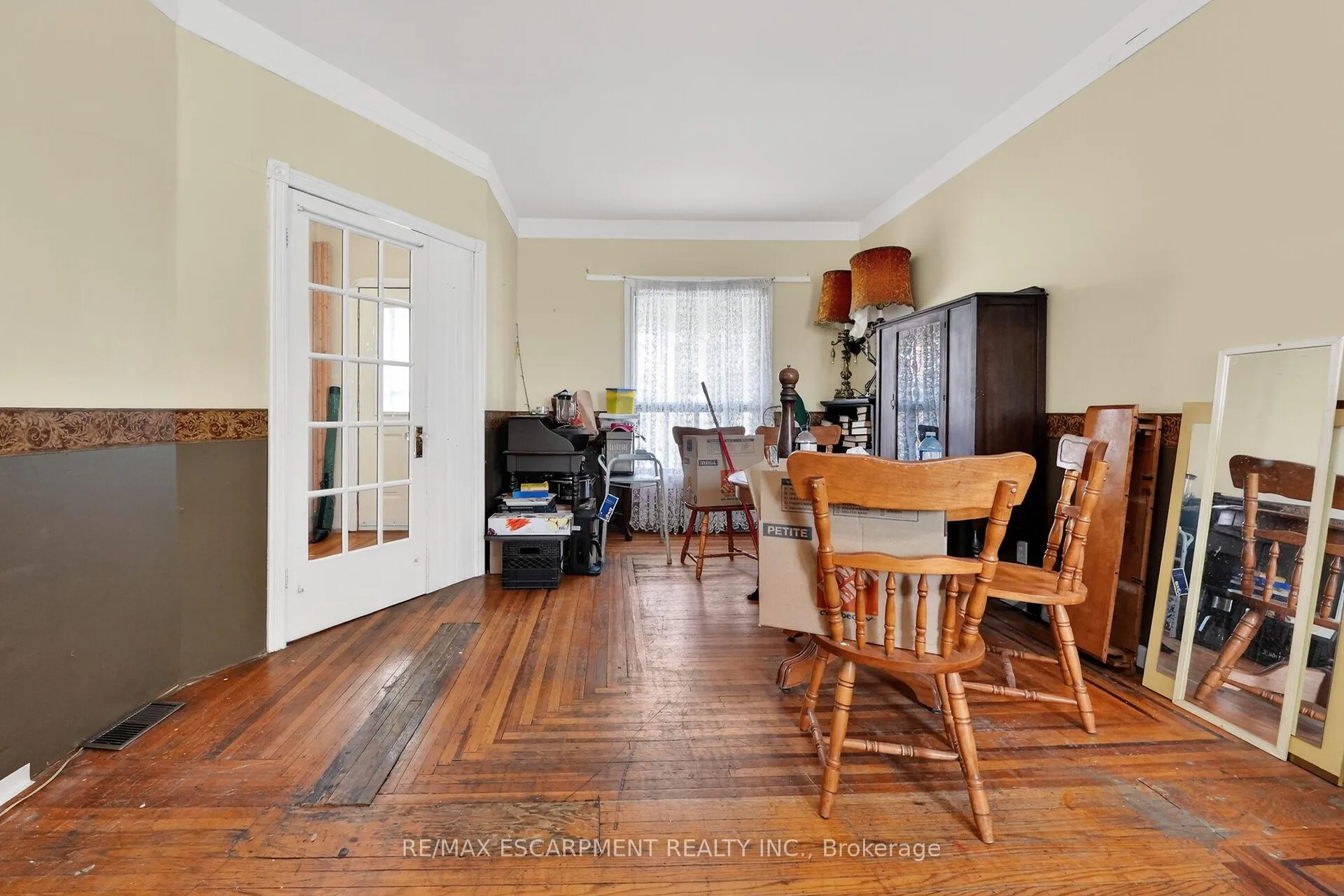 Photo 4 of 86 Belview Avenue, Hamilton, Crown Point — HOMEH