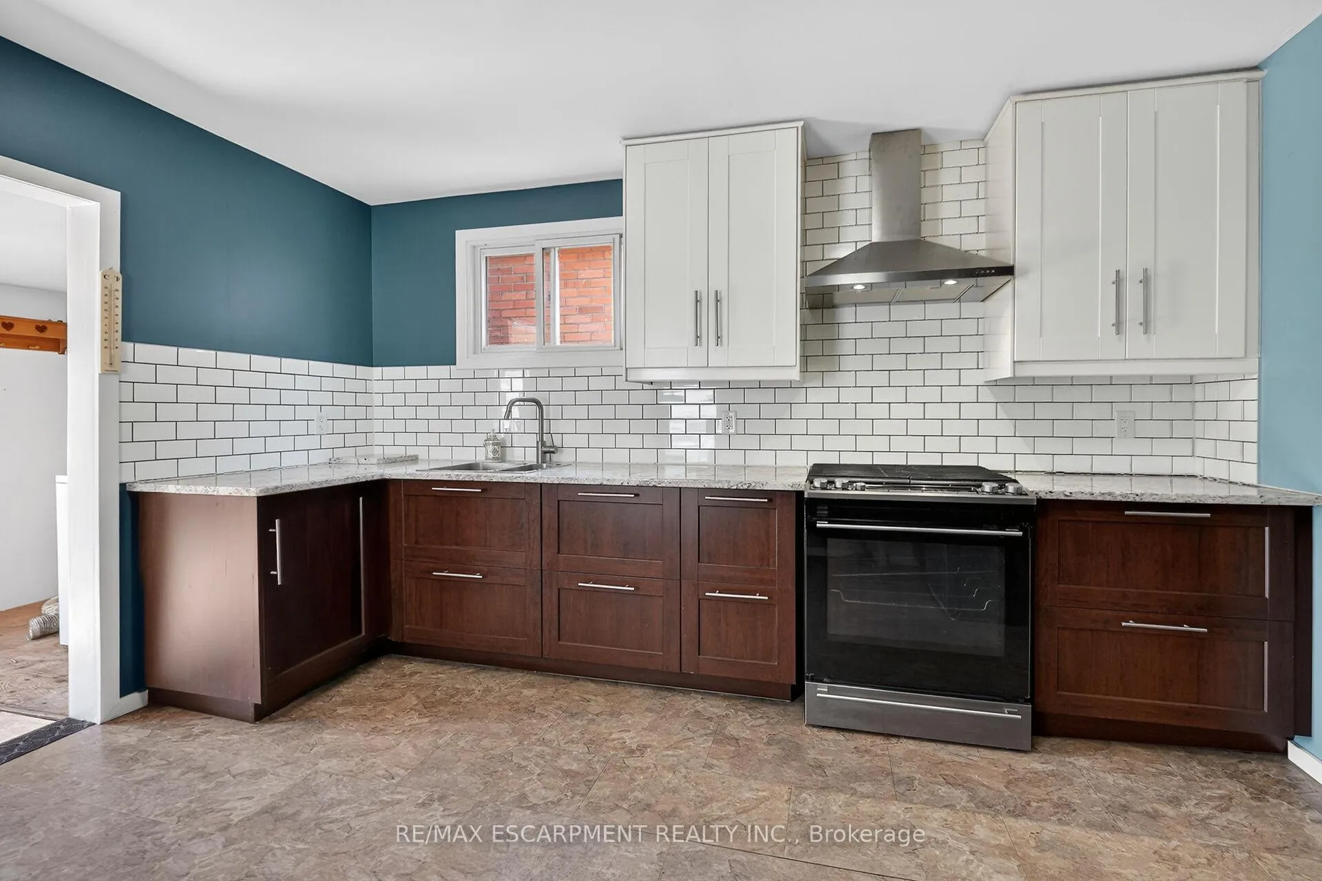 Photo 9 of 86 Belview Avenue, Hamilton, Crown Point — HOMEH
