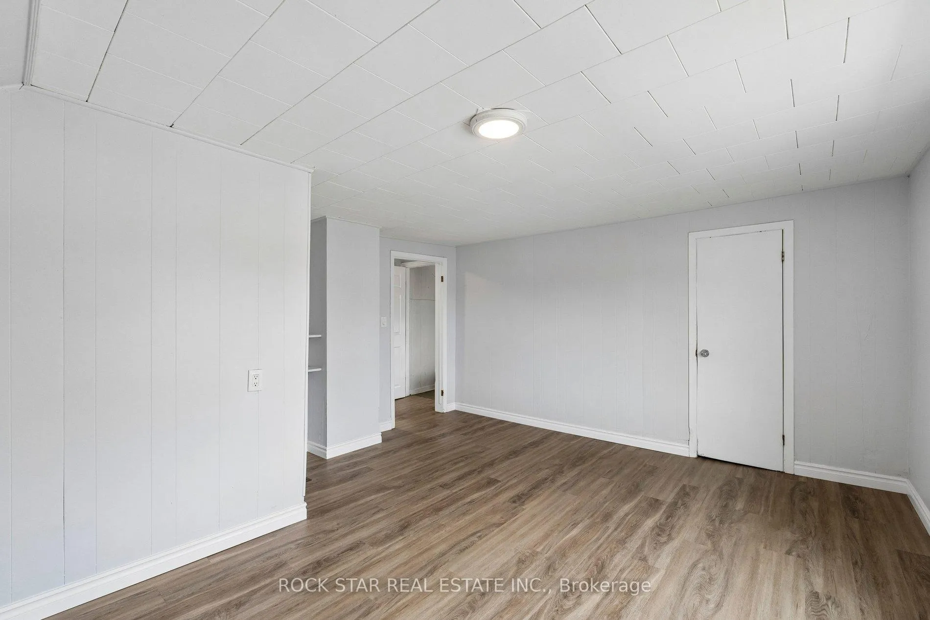 Photo 3 of Unit UPPER, 26 Albina Street, Welland, Broadway — HOMEH