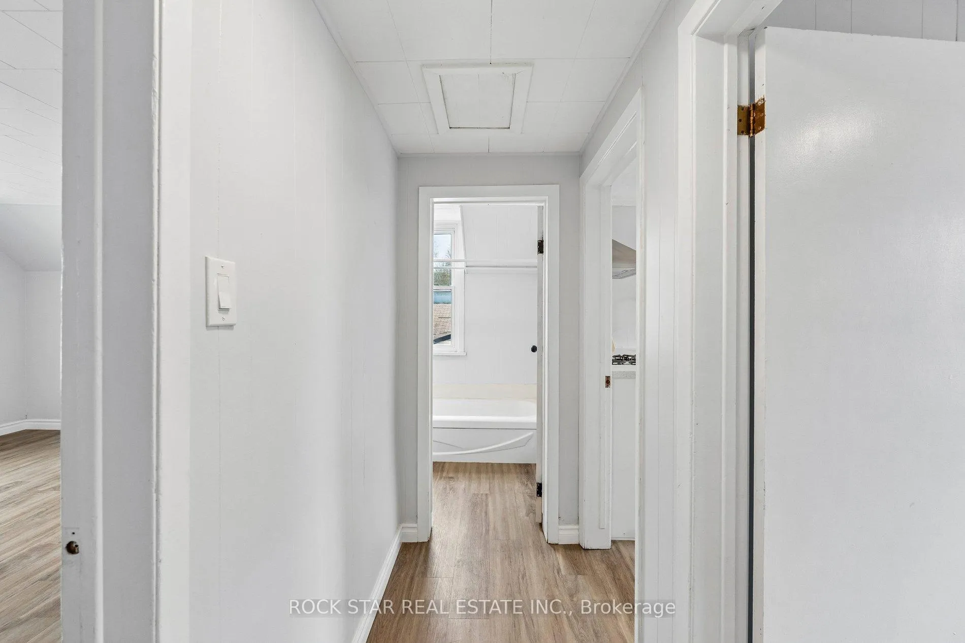 Photo 12 of Unit UPPER, 26 Albina Street, Welland, Broadway — HOMEH