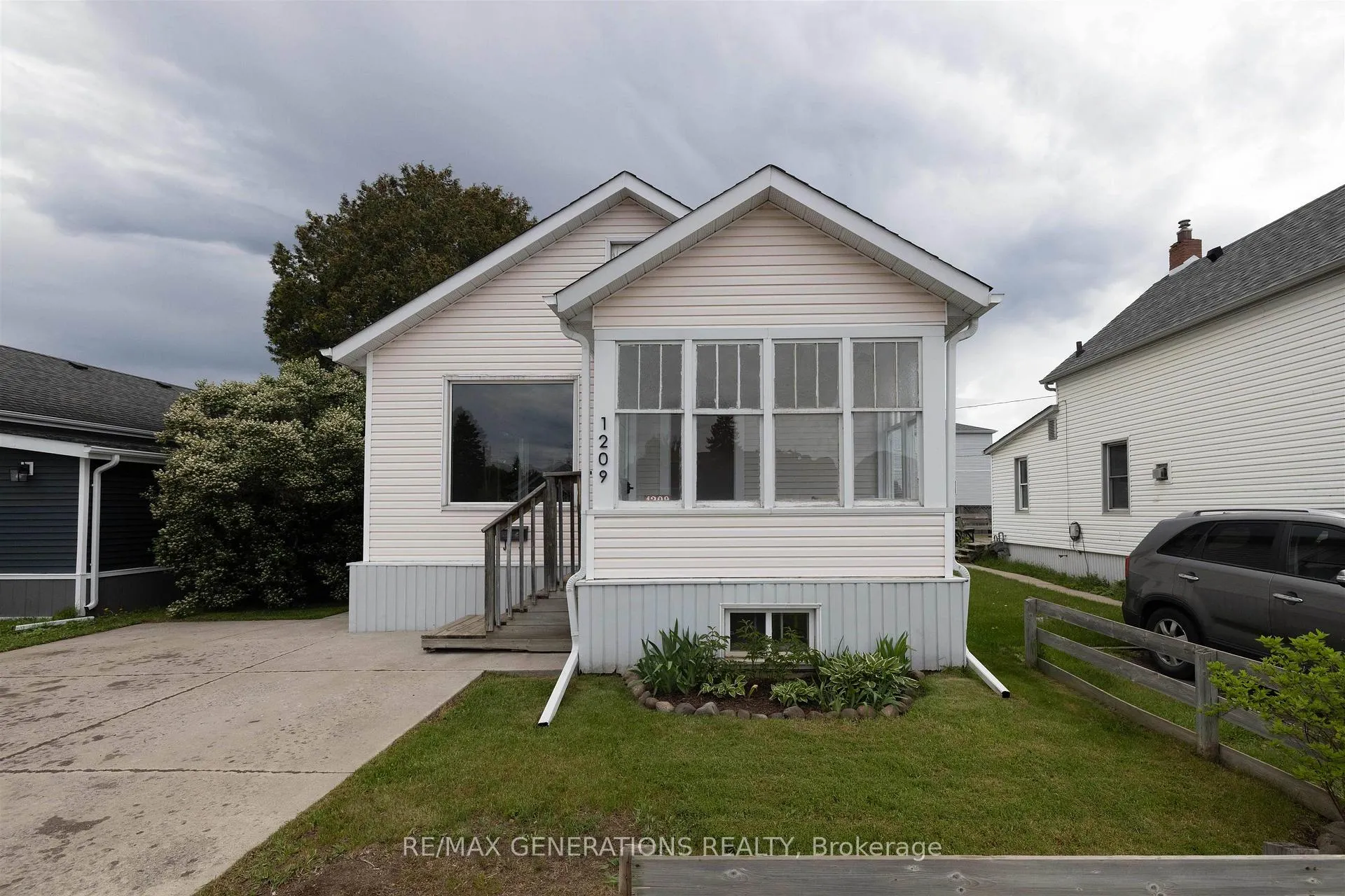 Photo 1 of 1209 Brown Street, Thunder Bay, Westfort — HOMEH
