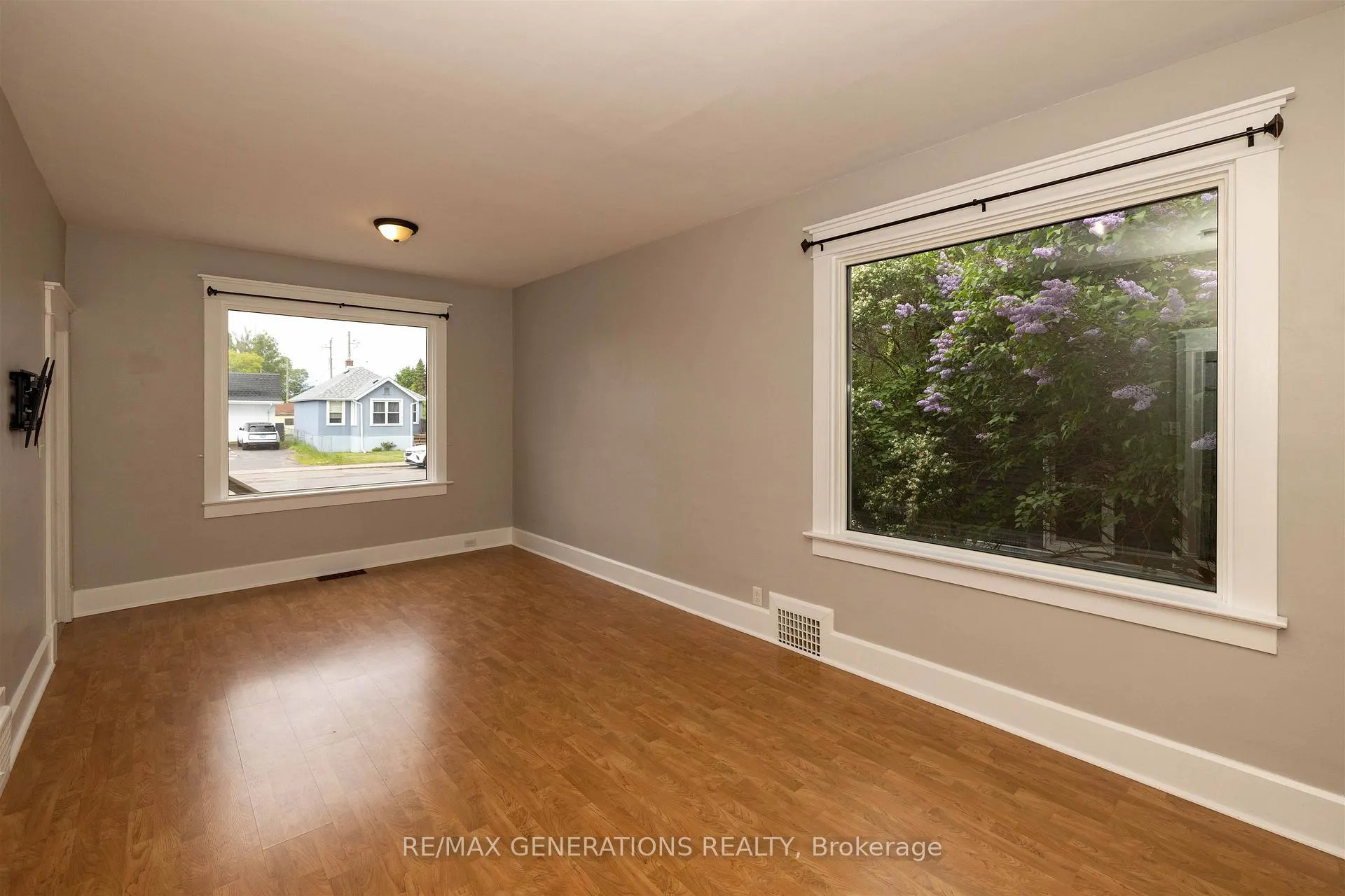 Photo 2 of 1209 Brown Street, Thunder Bay, Westfort — HOMEH