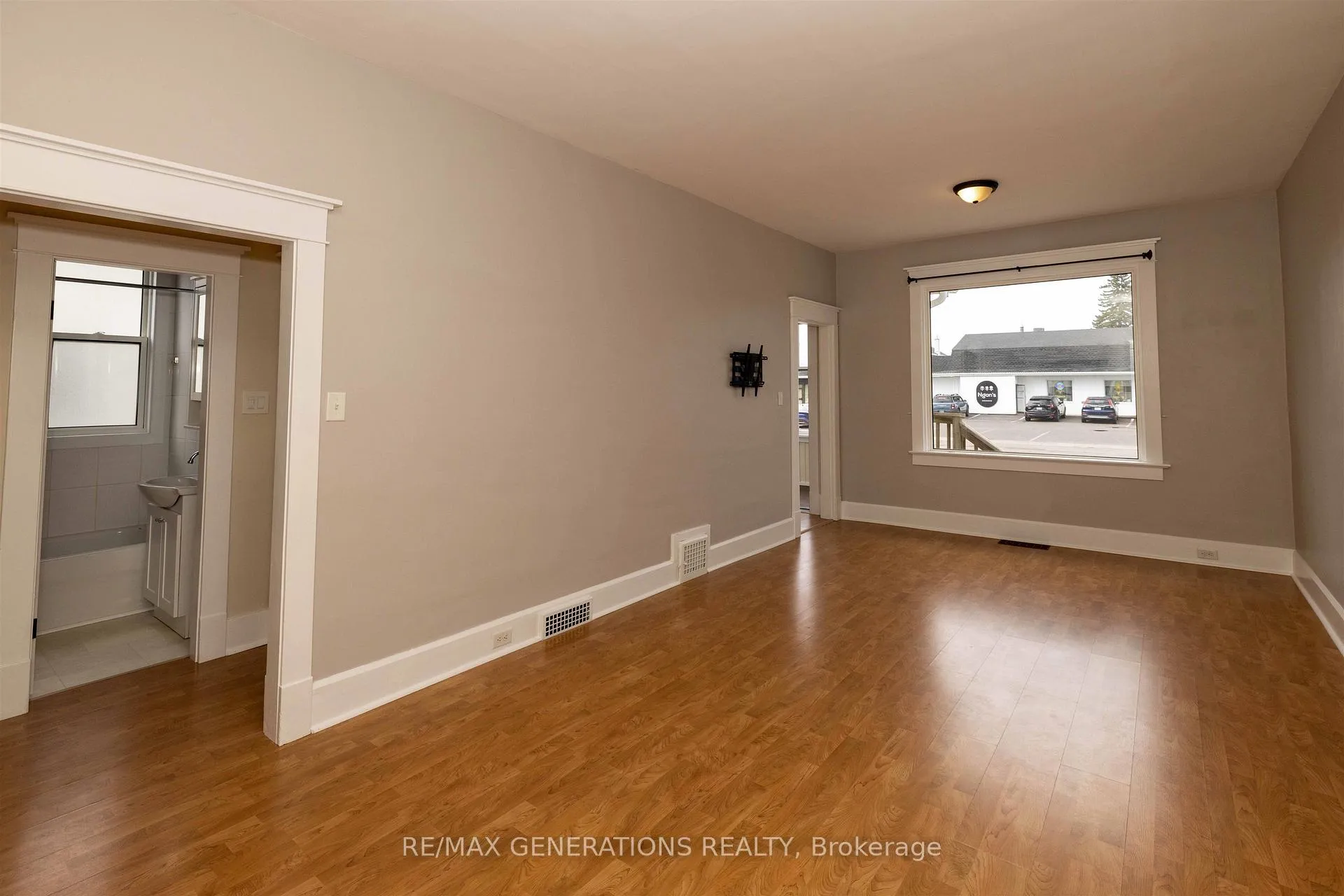 Photo 3 of 1209 Brown Street, Thunder Bay, Westfort — HOMEH