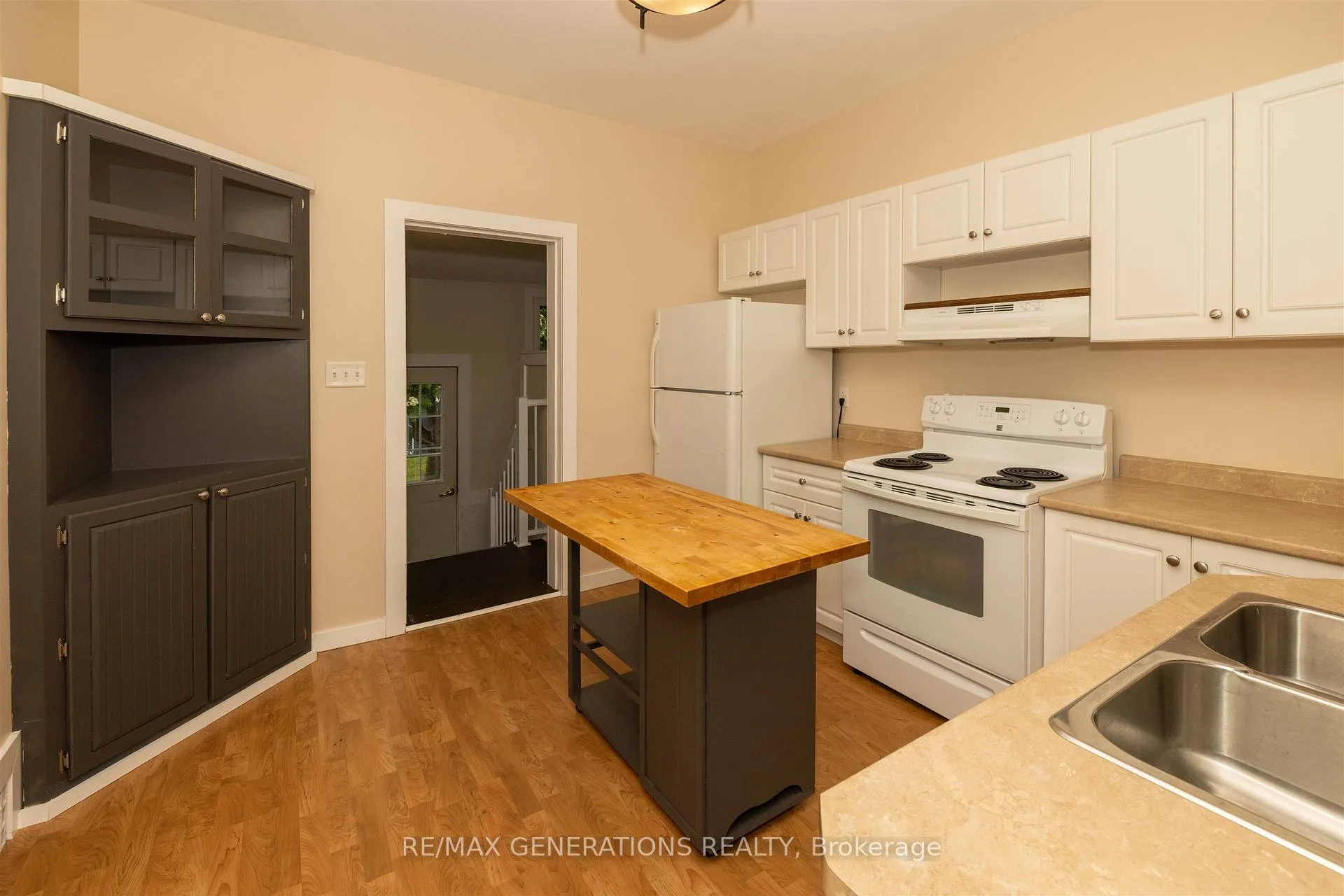 Photo 4 of 1209 Brown Street, Thunder Bay, Westfort — HOMEH