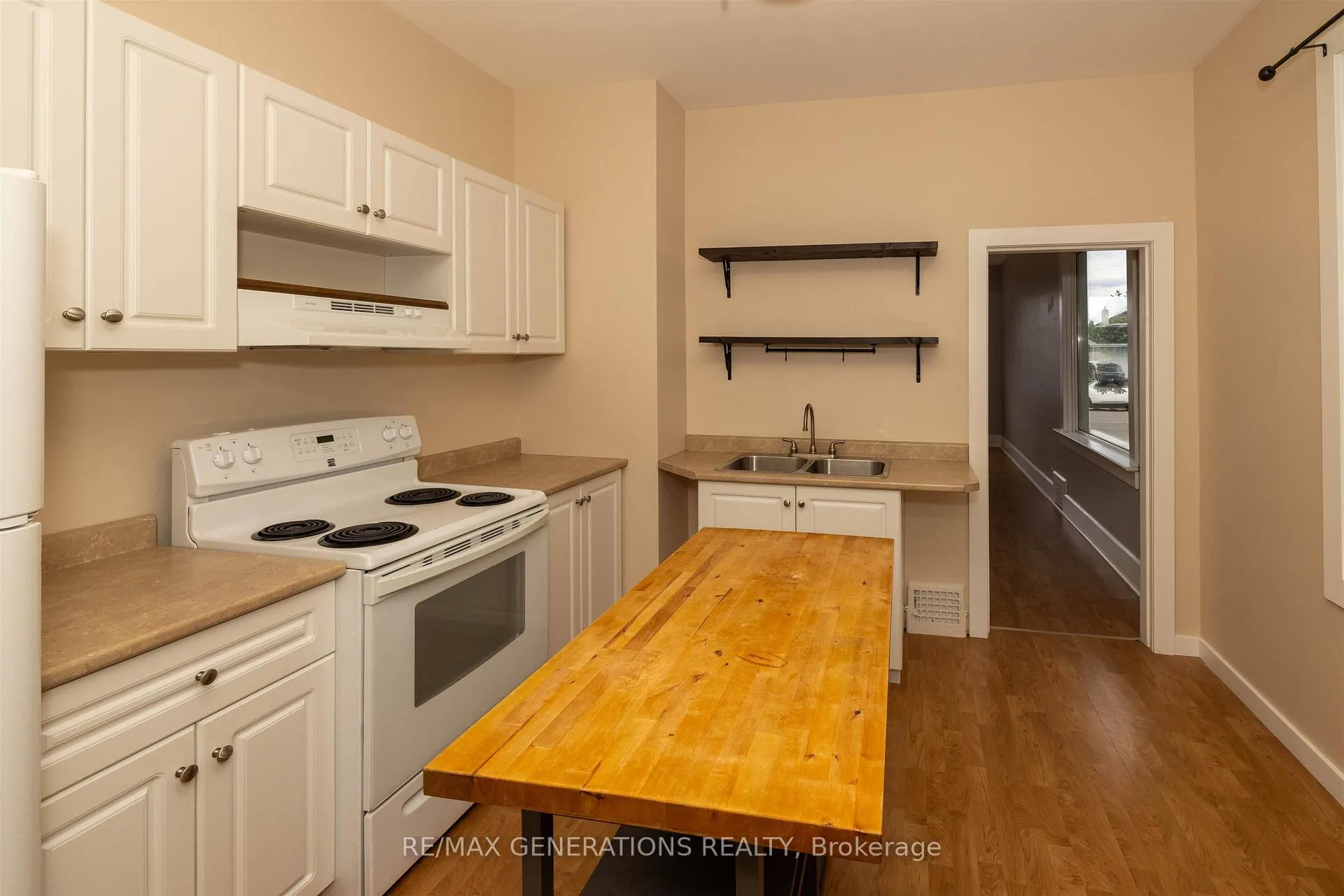 Photo 5 of 1209 Brown Street, Thunder Bay, Westfort — HOMEH