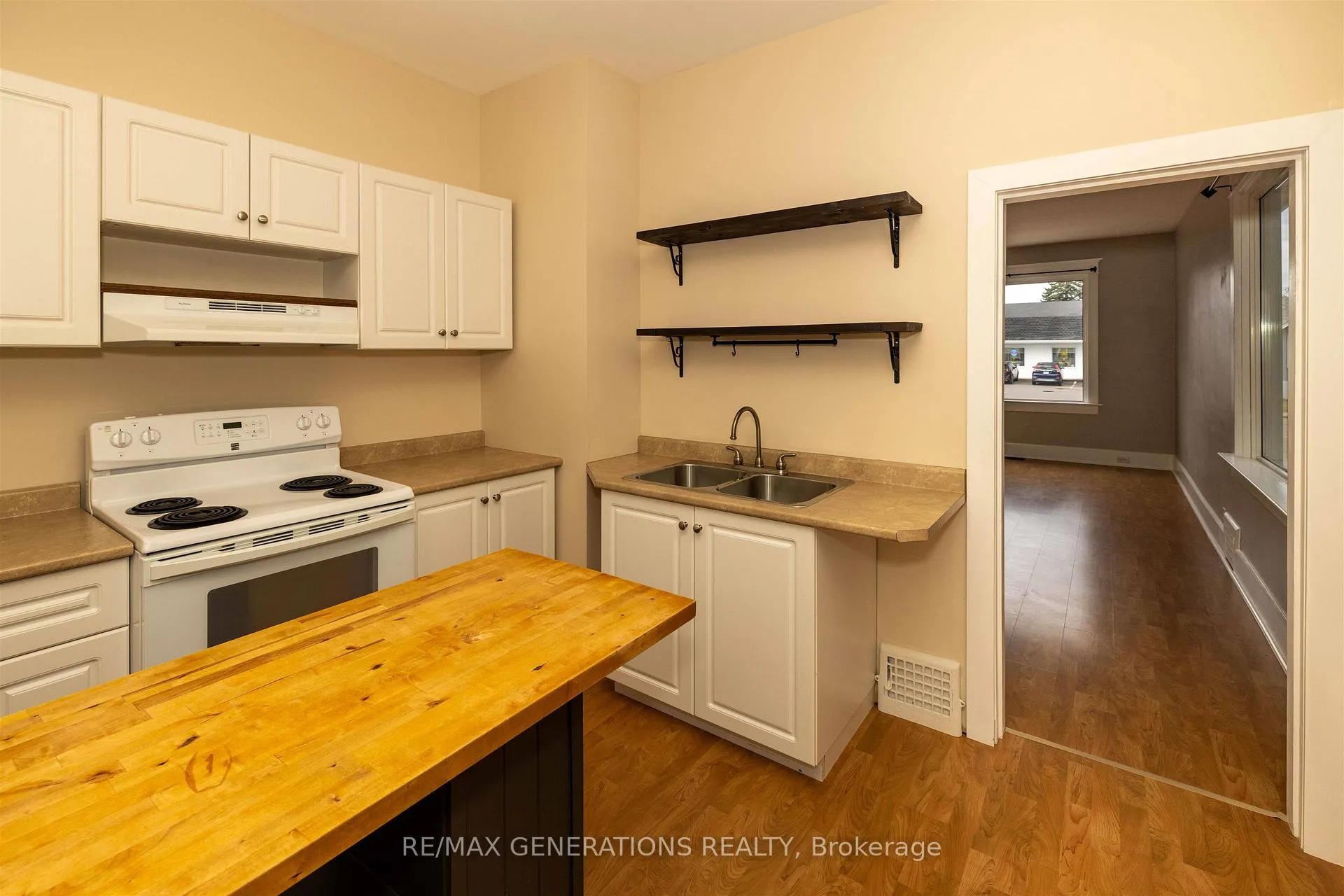 Photo 6 of 1209 Brown Street, Thunder Bay, Westfort — HOMEH