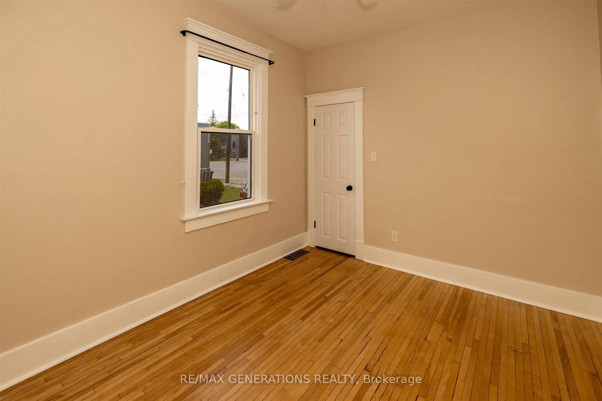 Photo 7 of 1209 Brown Street, Thunder Bay, Westfort — HOMEH