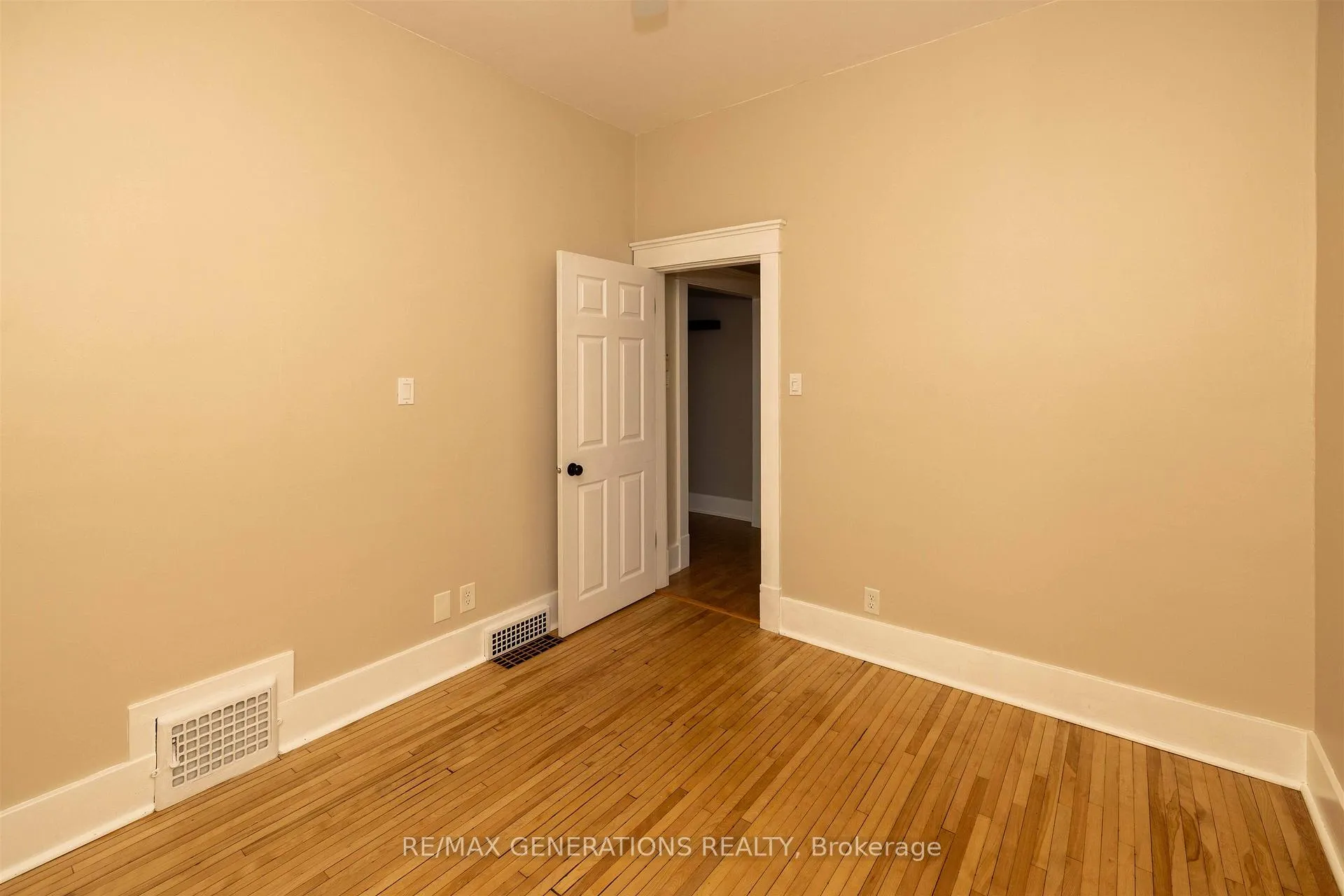 Photo 8 of 1209 Brown Street, Thunder Bay, Westfort — HOMEH