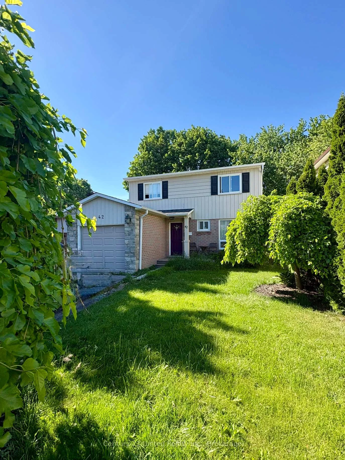 Photo 2 of 42 Peacock Boulevard, Port Hope — HOMEH
