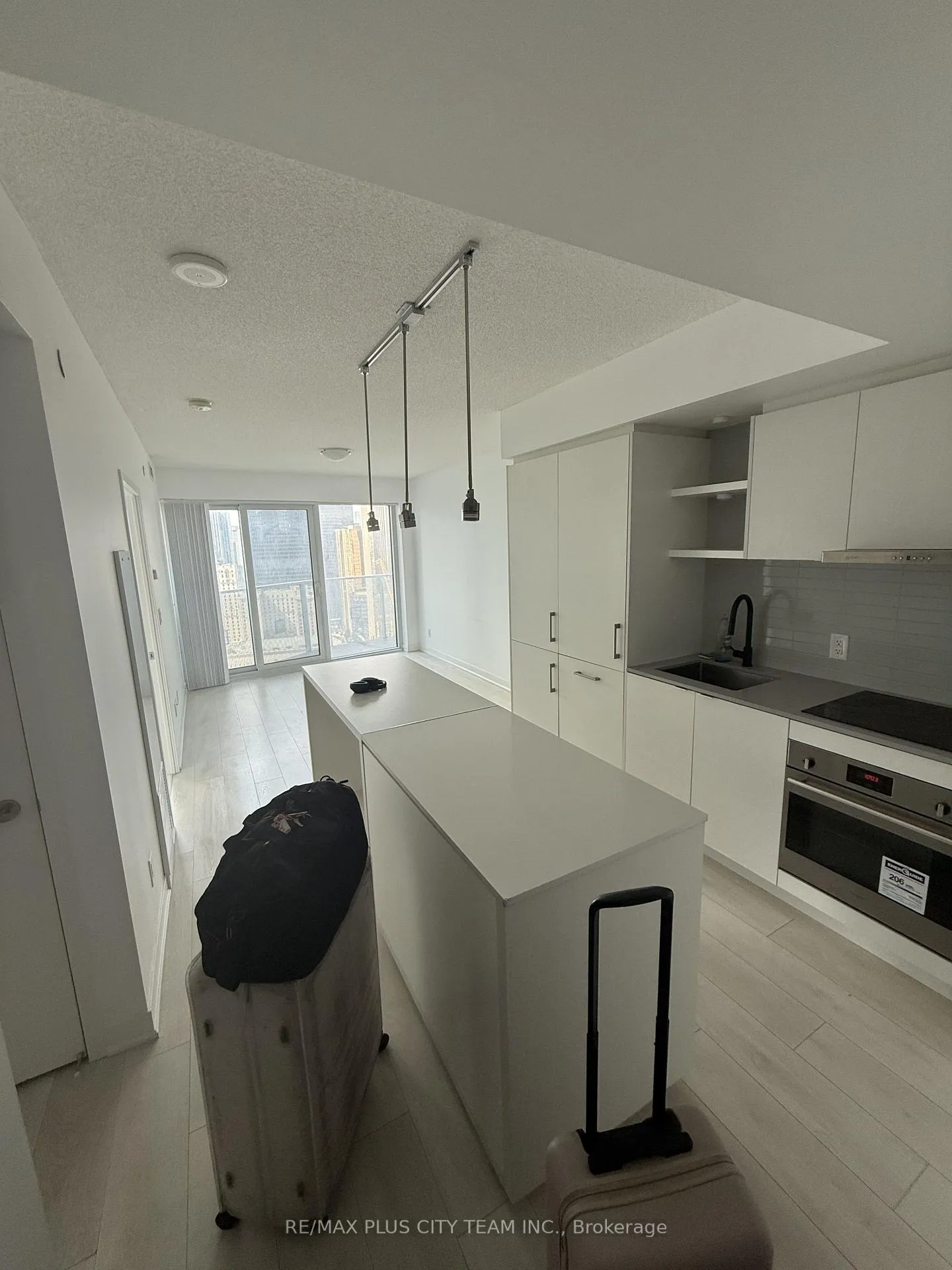 Photo 3 of Unit 3403, 88 Harbour Street, Toronto, Waterfront Communities — HOMEH