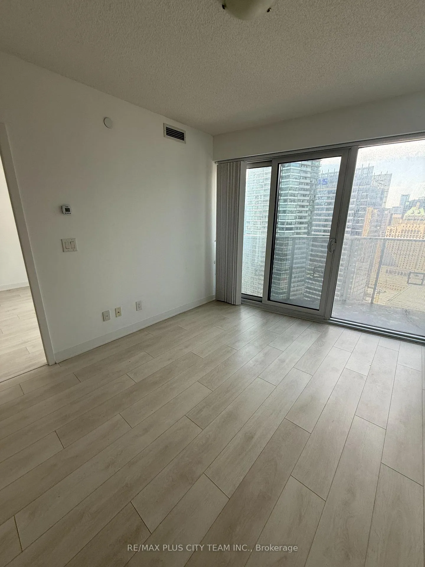 Photo 8 of Unit 3403, 88 Harbour Street, Toronto, Waterfront Communities — HOMEH