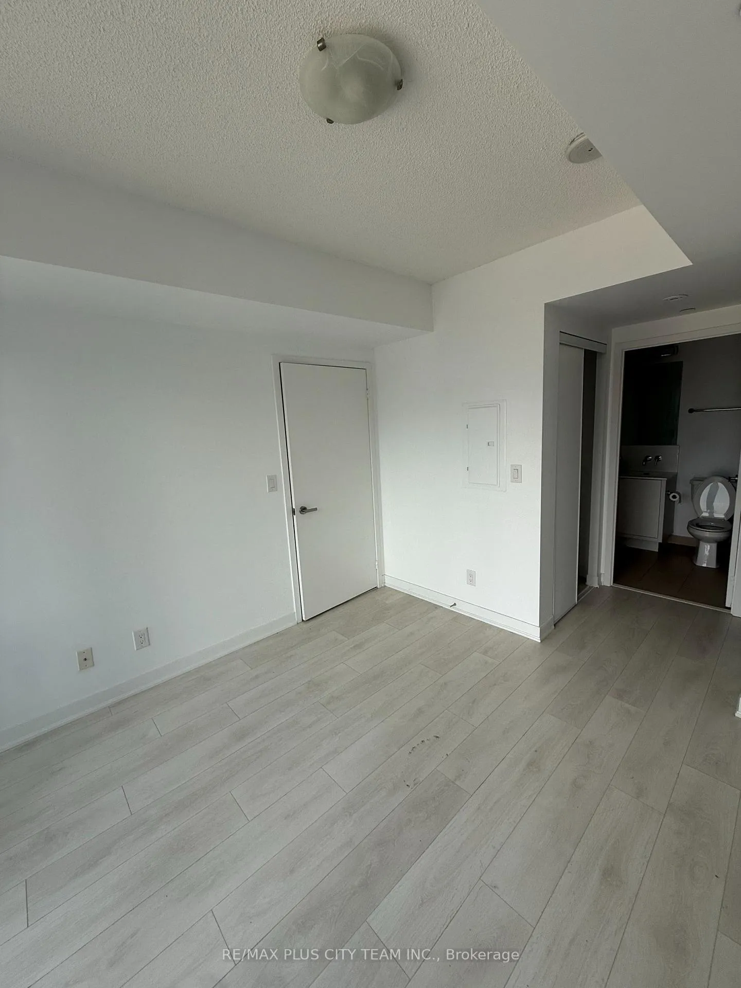 Photo 11 of Unit 3403, 88 Harbour Street, Toronto, Waterfront Communities — HOMEH