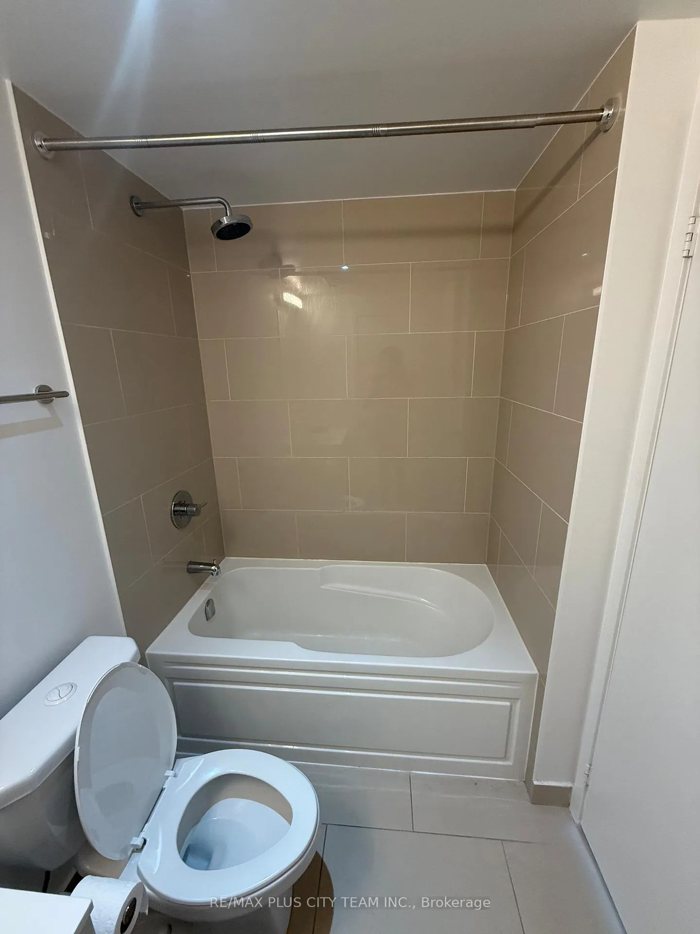 Photo 12 of Unit 3403, 88 Harbour Street, Toronto, Waterfront Communities — HOMEH