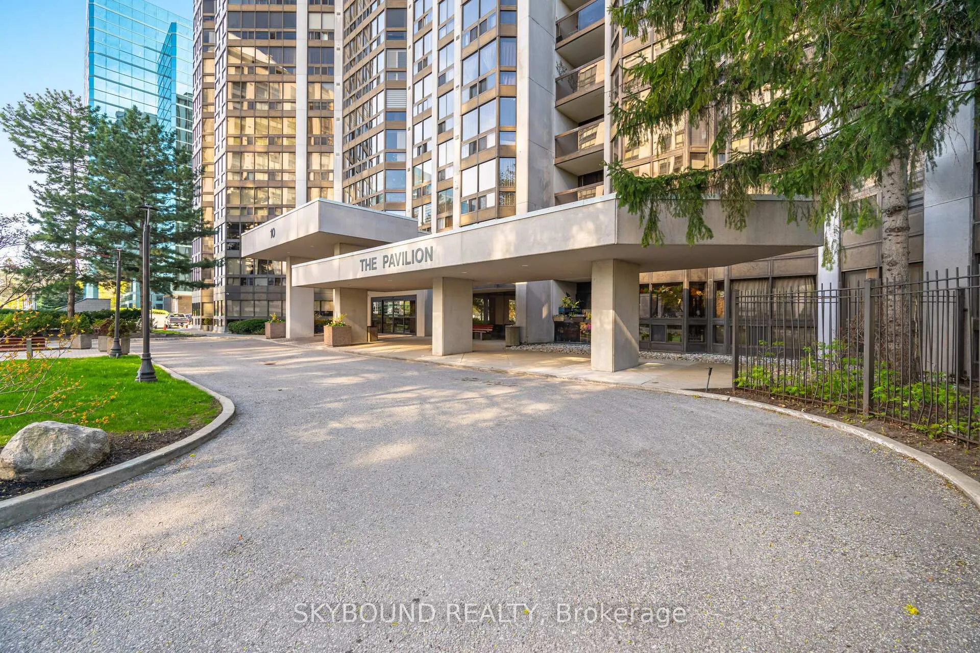 Photo 2 of Unit 511, 10 Kenneth Avenue, North York, Willowdale East — HOMEH